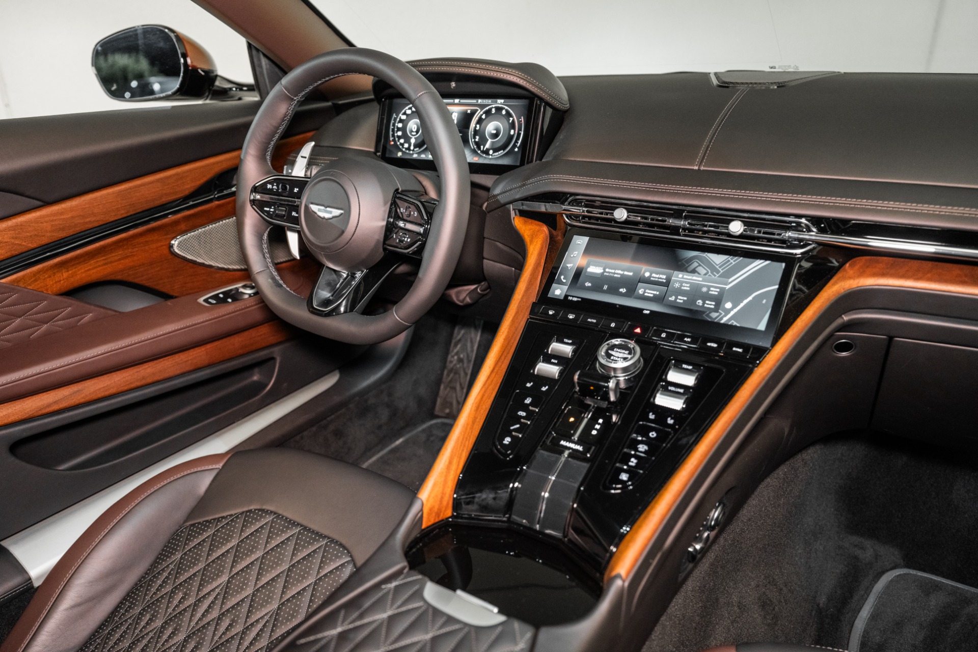 2025 Aston Martin DB12 AM5 photo 17