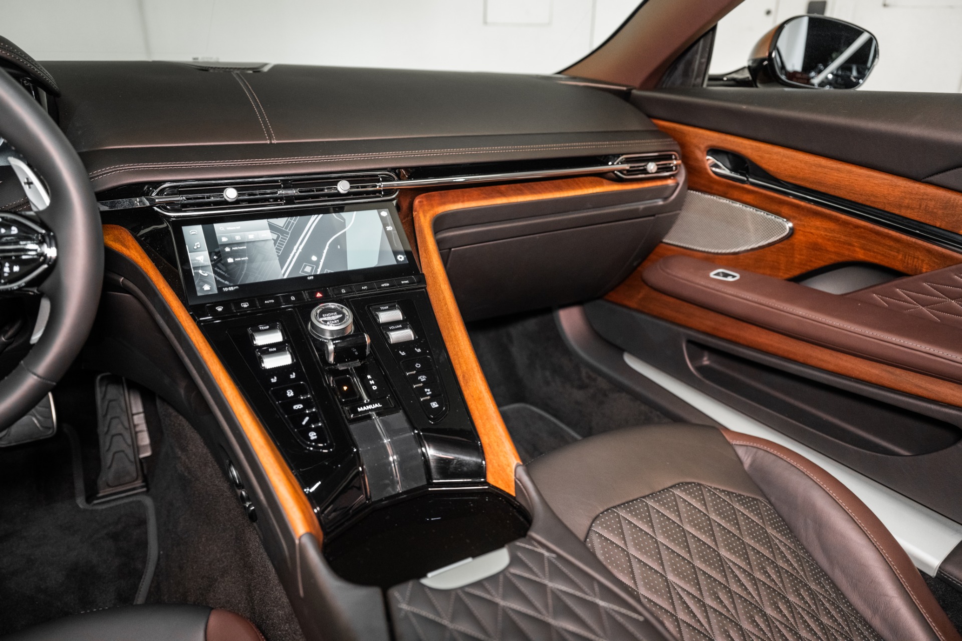 2025 Aston Martin DB12 AM5 photo 18