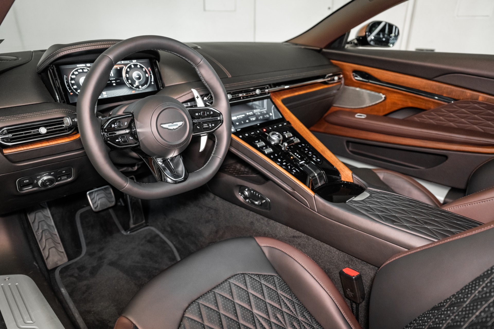 2025 Aston Martin DB12 AM5 photo 3