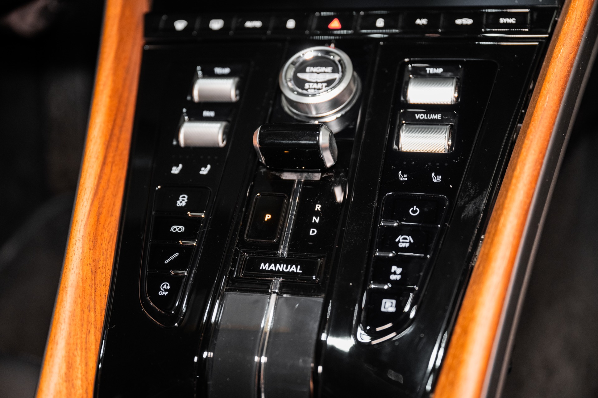 2025 Aston Martin DB12 AM5 photo 29
