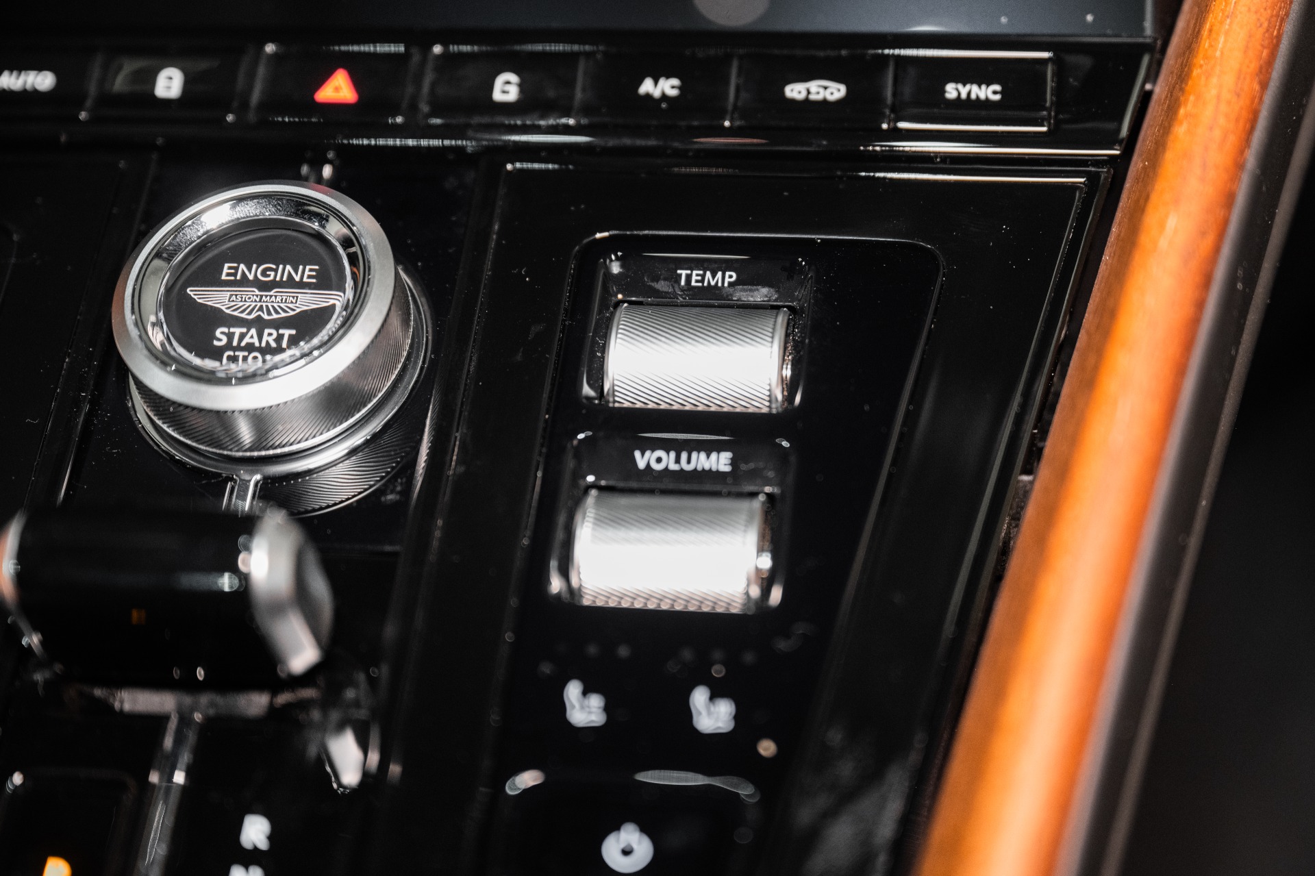 2025 Aston Martin DB12 AM5 photo 33