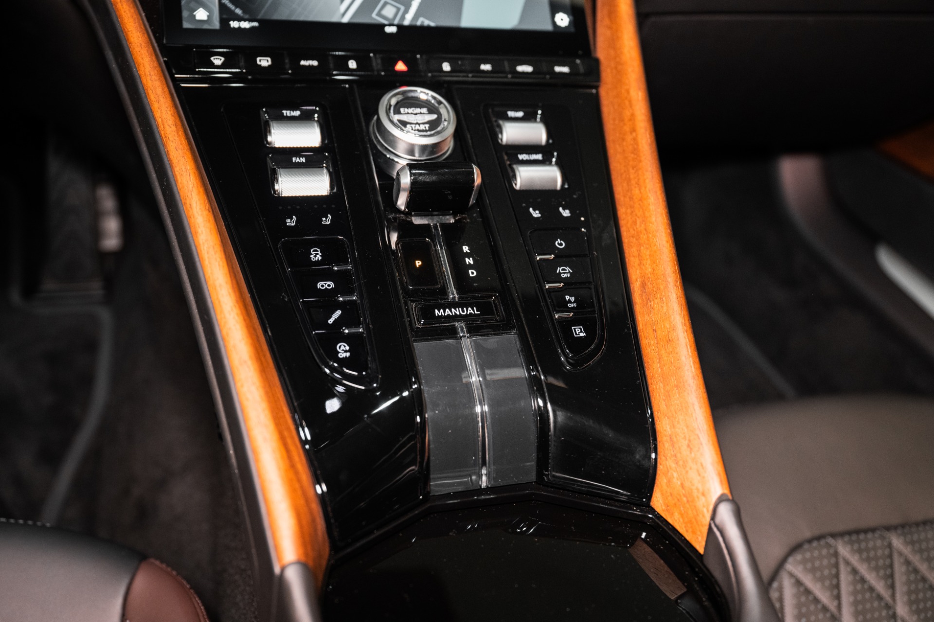 2025 Aston Martin DB12 AM5 photo 35