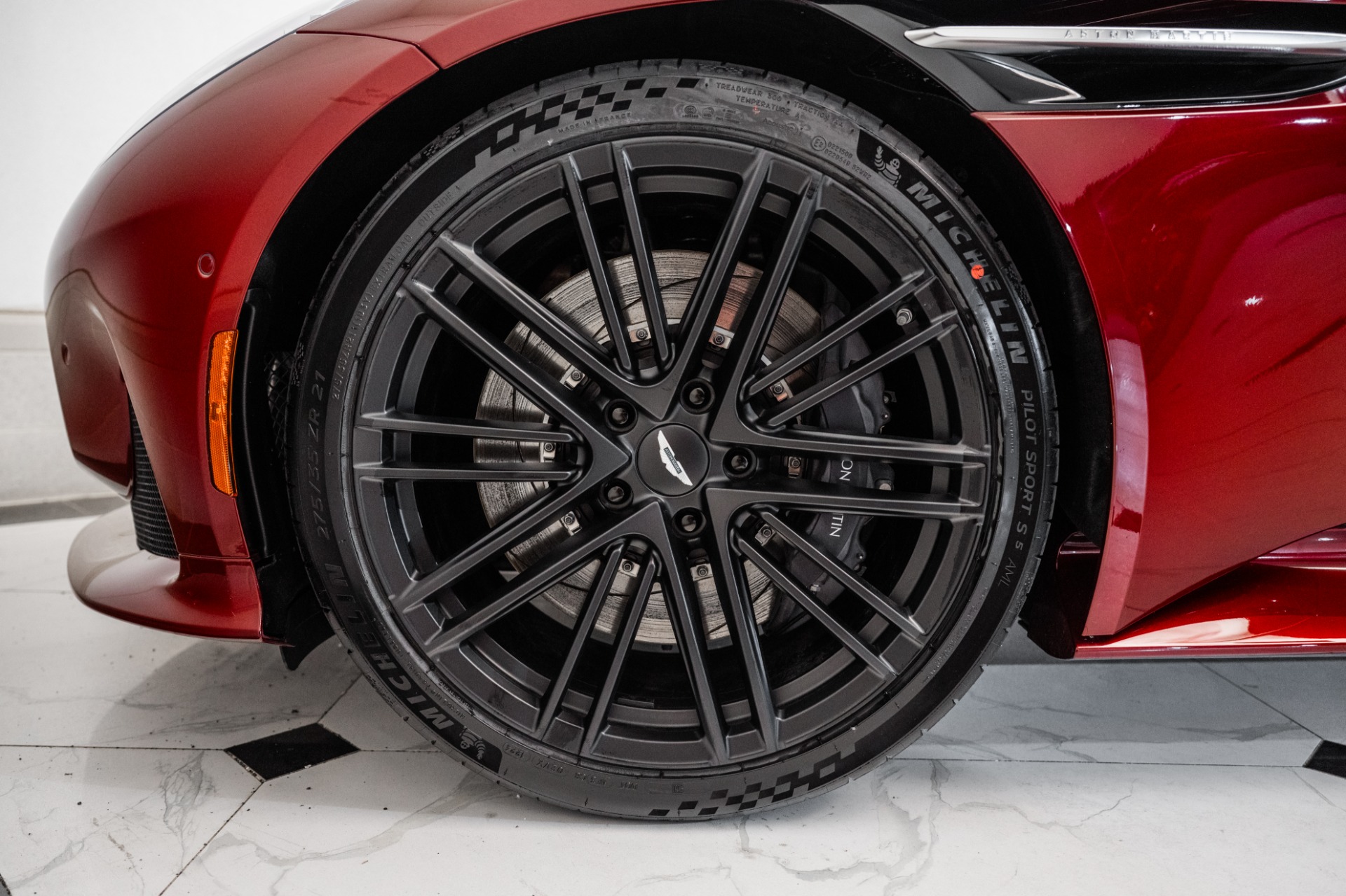 2025 Aston Martin DB12 AM5 photo 4