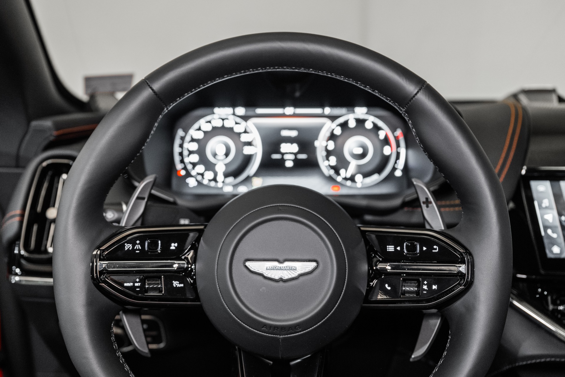 2025 Aston Martin DBX 707 - Photo 10