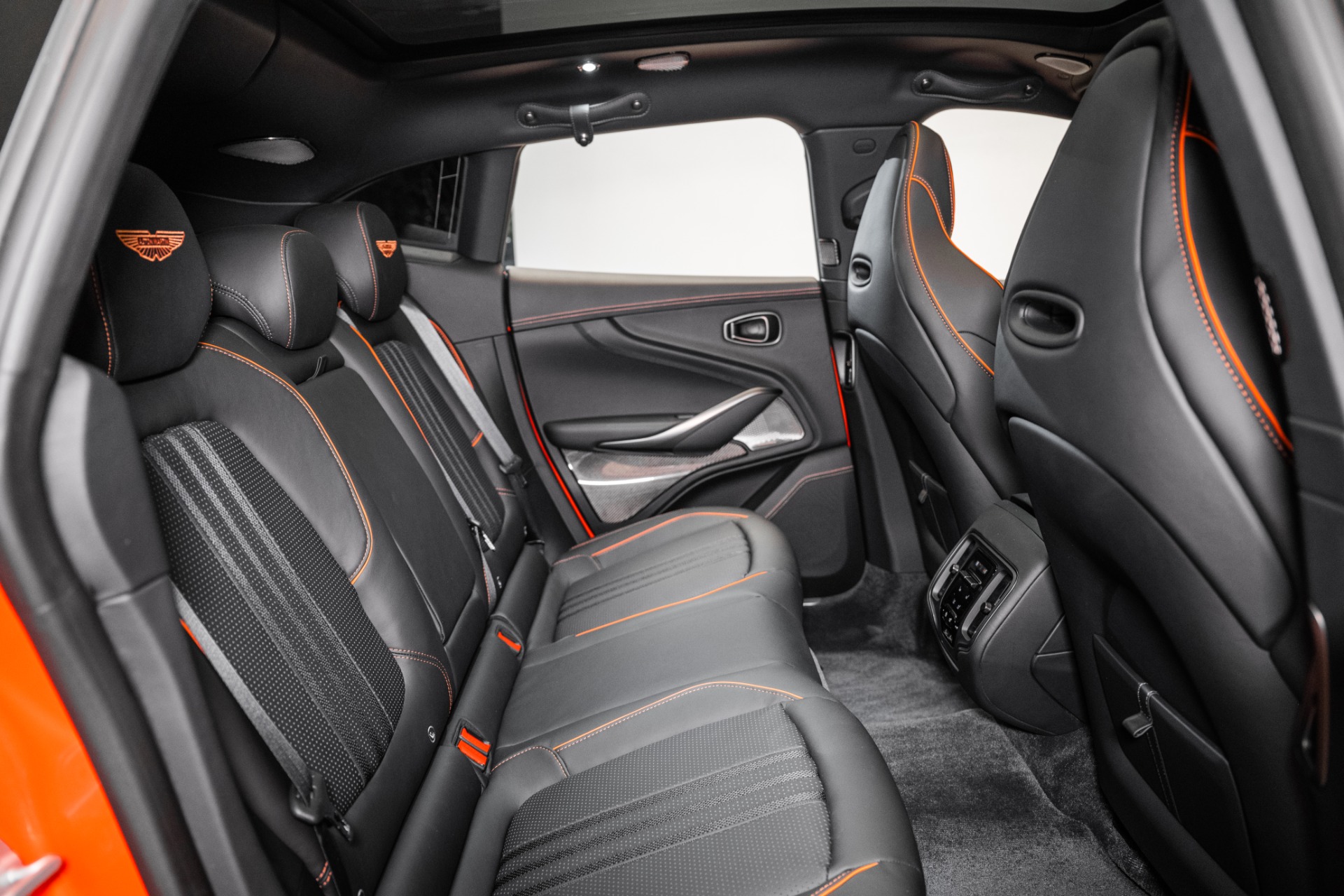 2025 Aston Martin DBX 707 - Photo 17