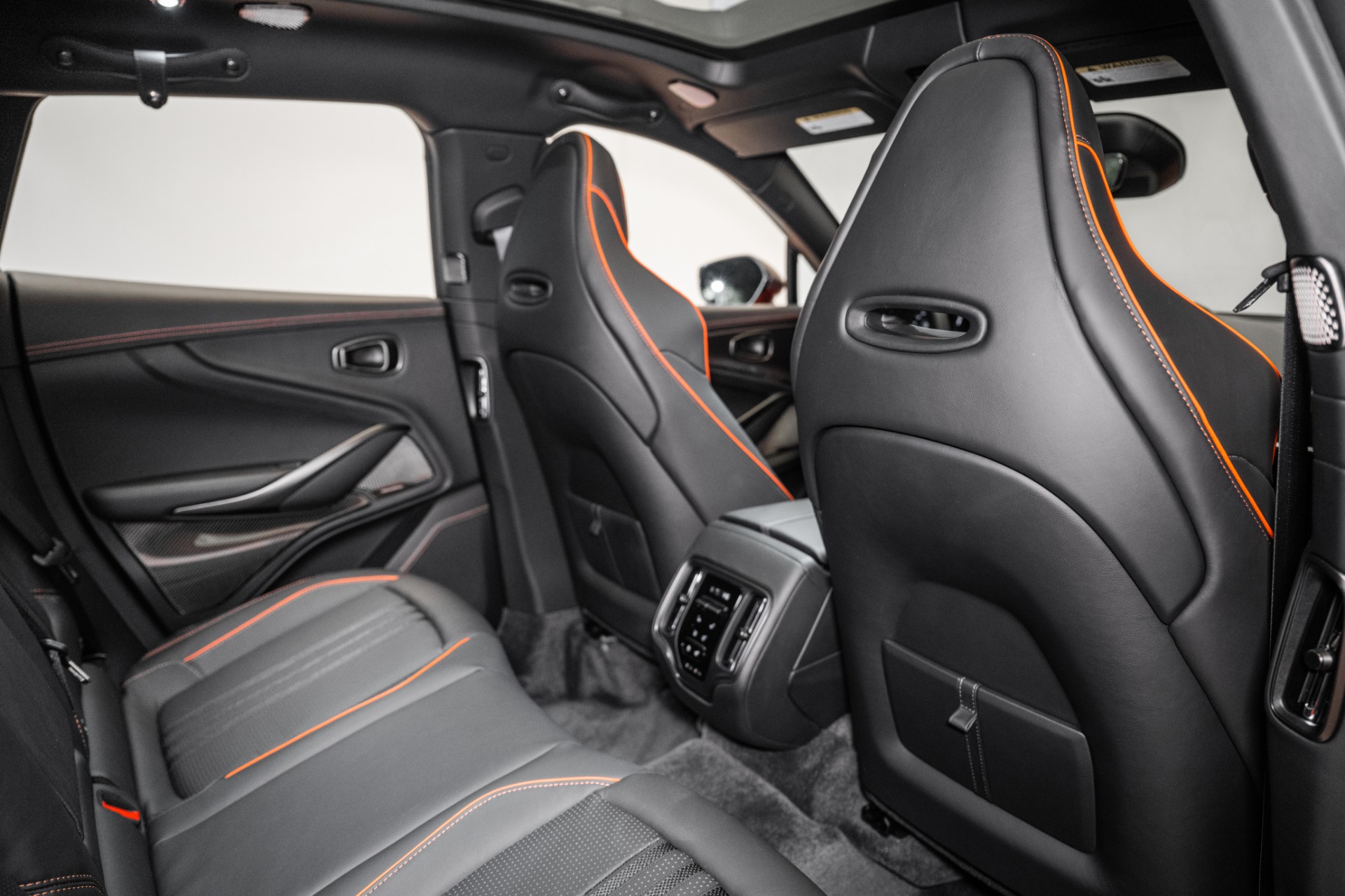 2025 Aston Martin DBX 707 - Photo 18