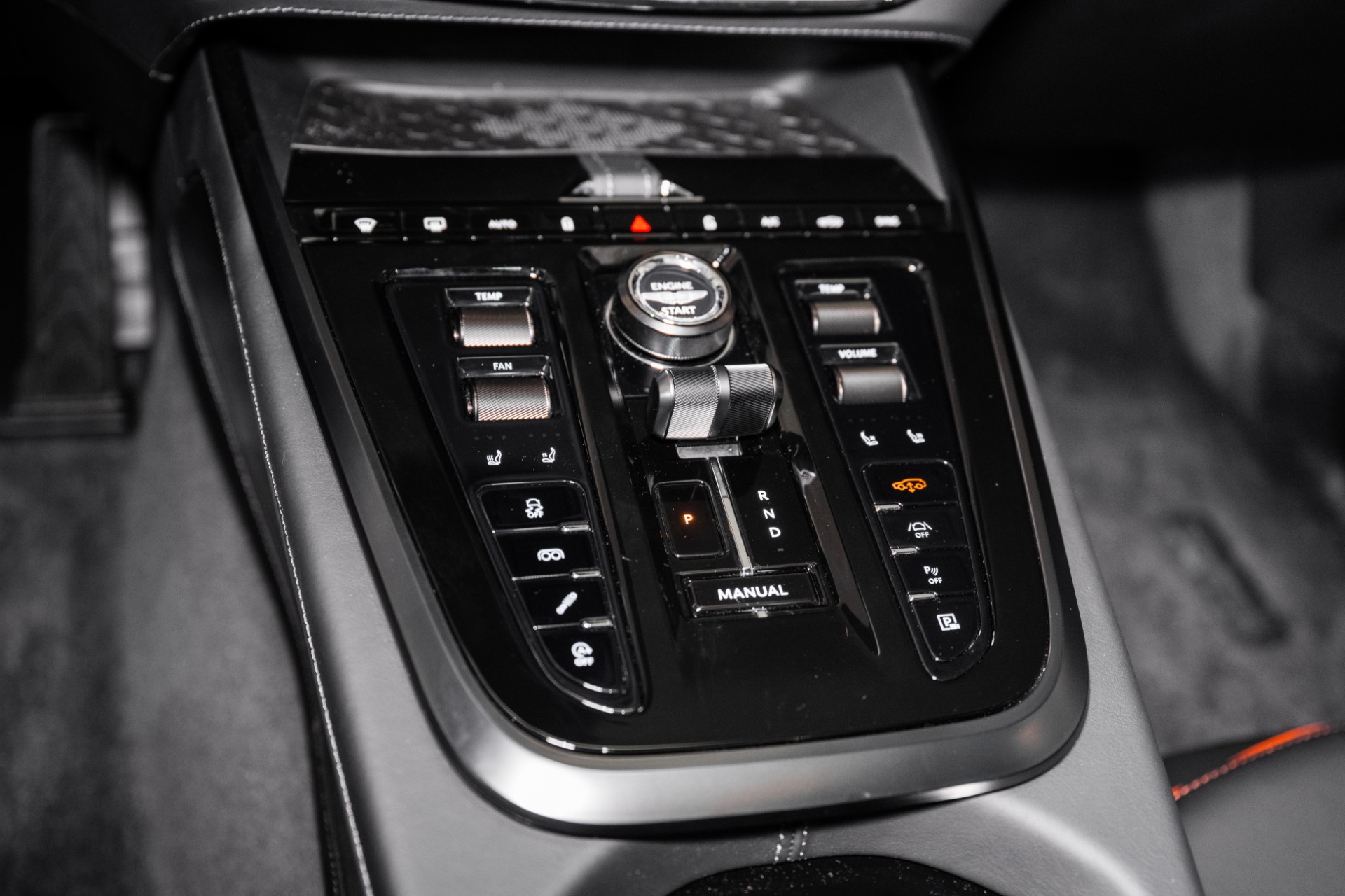 2025 Aston Martin DBX 707 - Photo 40