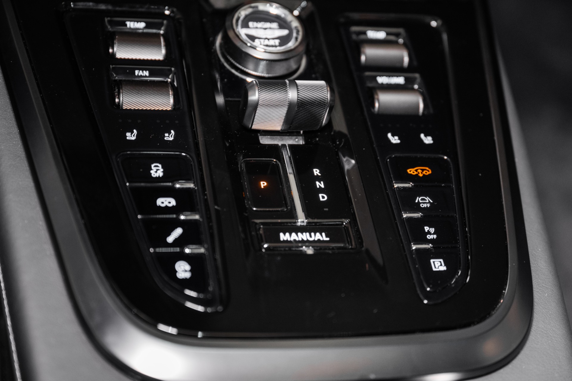 2025 Aston Martin DBX 707 - Photo 42