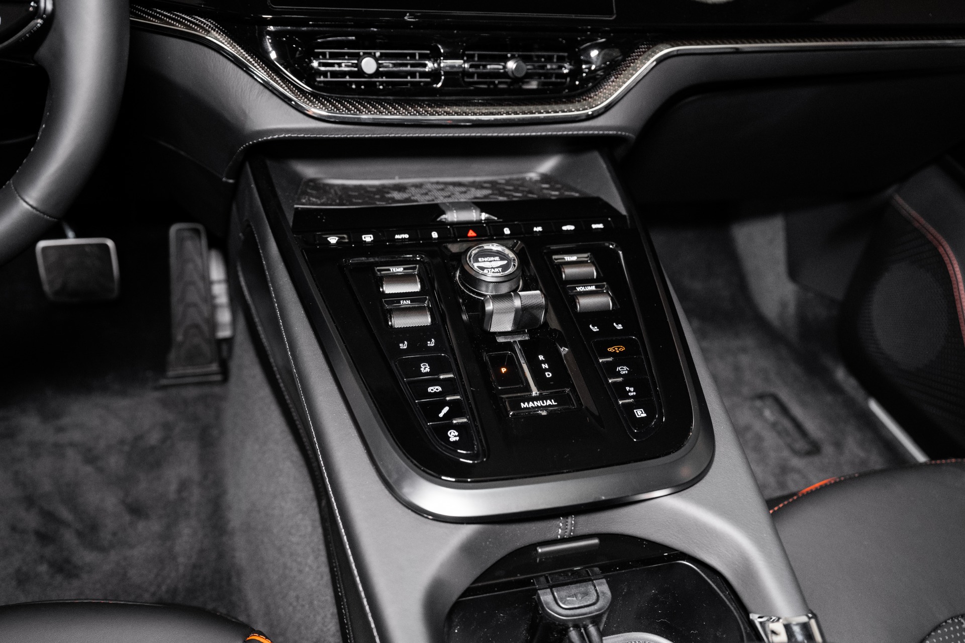2025 Aston Martin DBX 707 - Photo 48