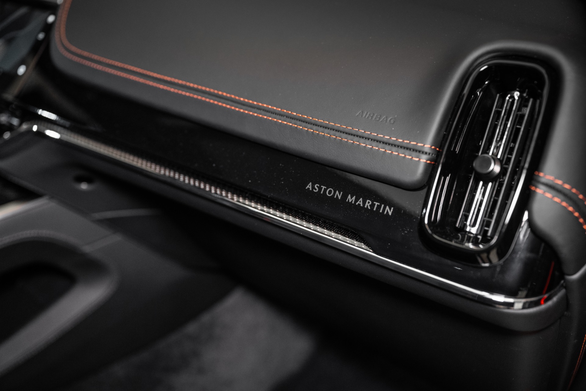 2025 Aston Martin DBX 707 - Photo 52