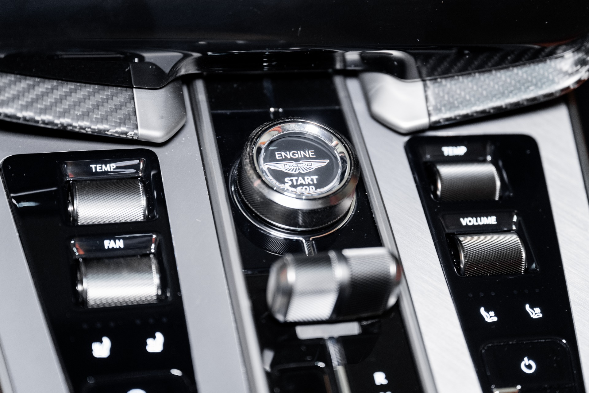 2025 Aston Martin Vanquish Base - Photo 33