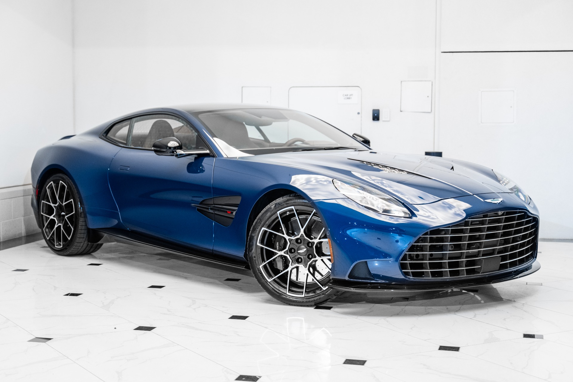 2025 Aston Martin Vanquish Base - Photo 42