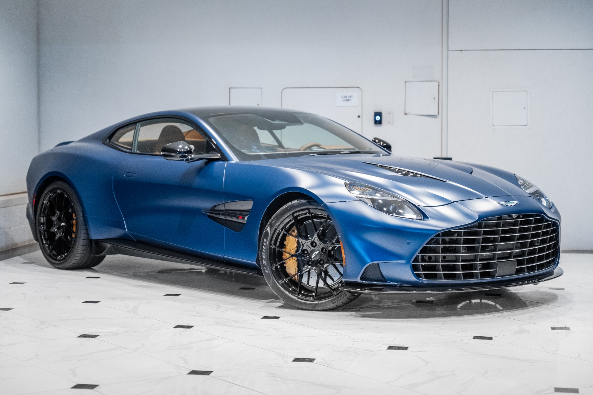 2025 Aston Martin Vanquish Base - Photo 42