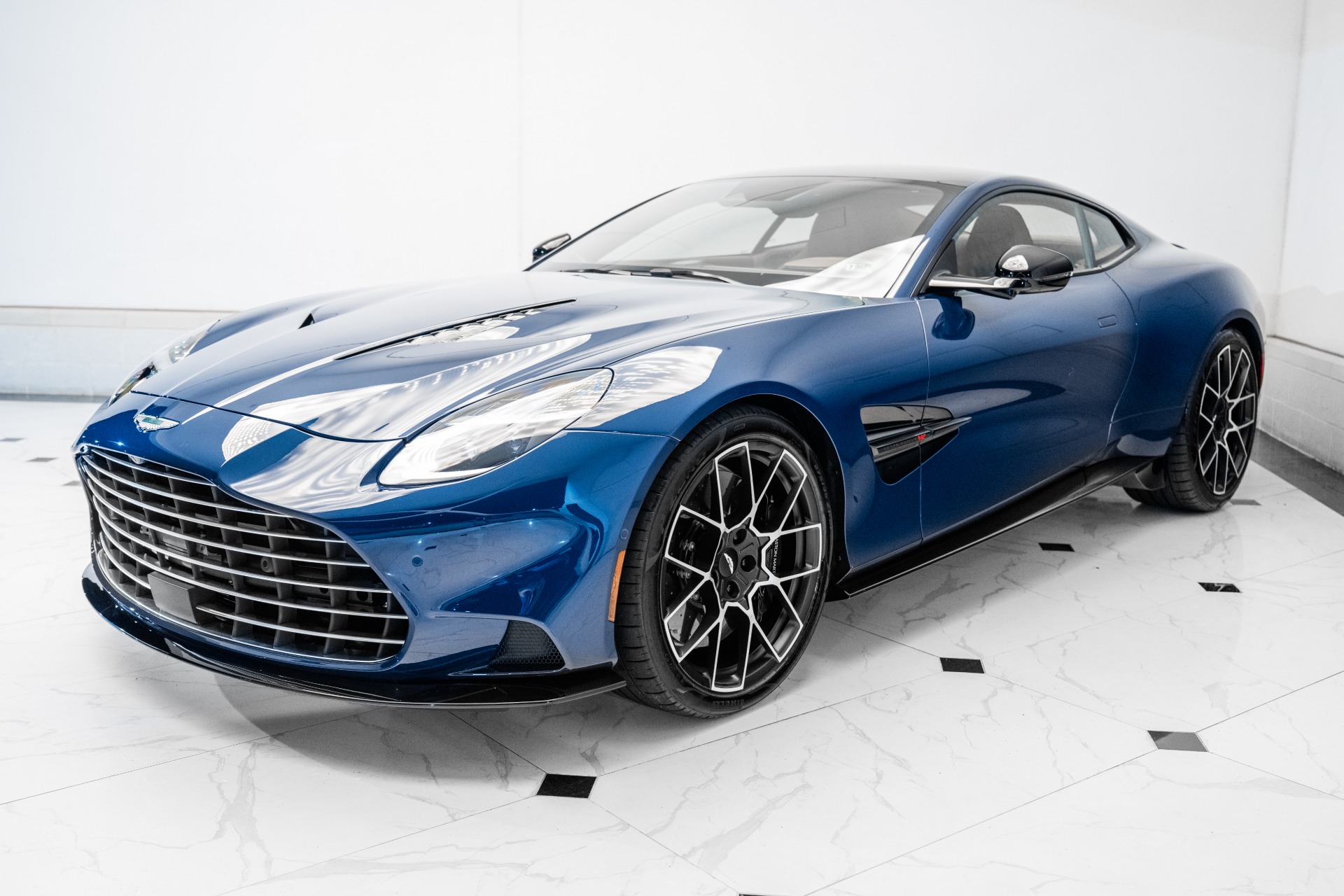 2025 Aston Martin Vanquish Base - Photo 43