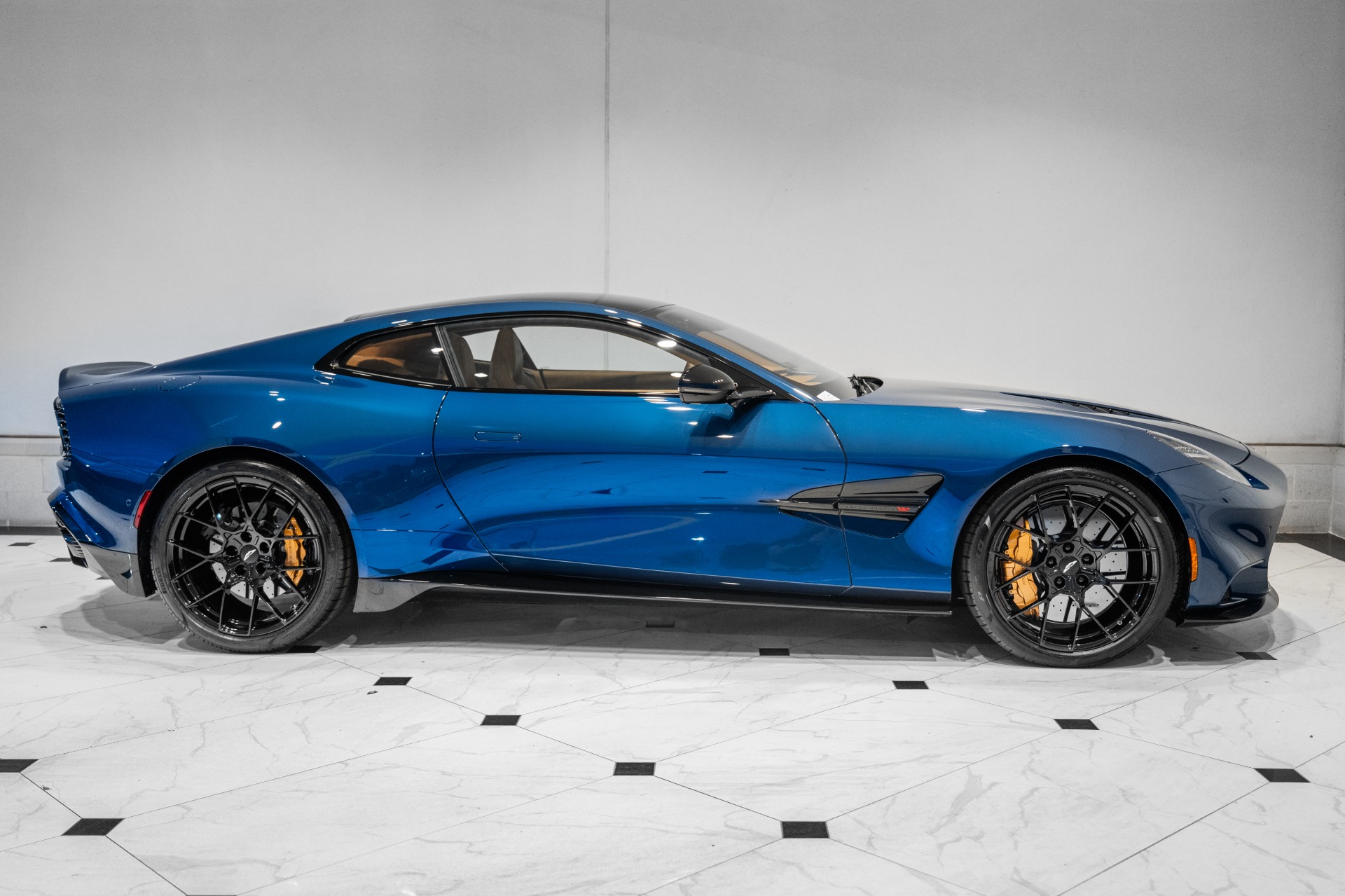 2025 Aston Martin Vanquish Base - Photo 43