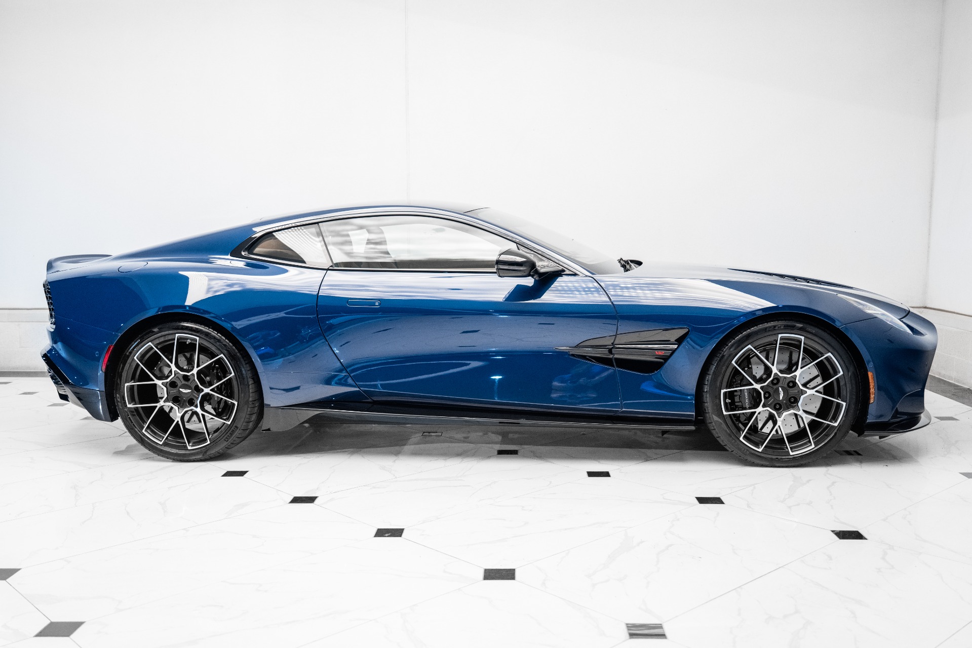 2025 Aston Martin Vanquish Base - Photo 45
