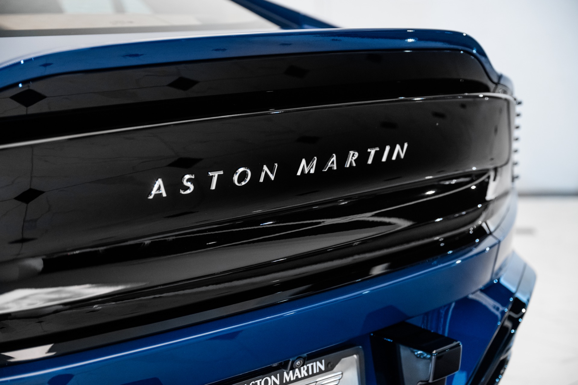 2025 Aston Martin Vanquish Base - Photo 8