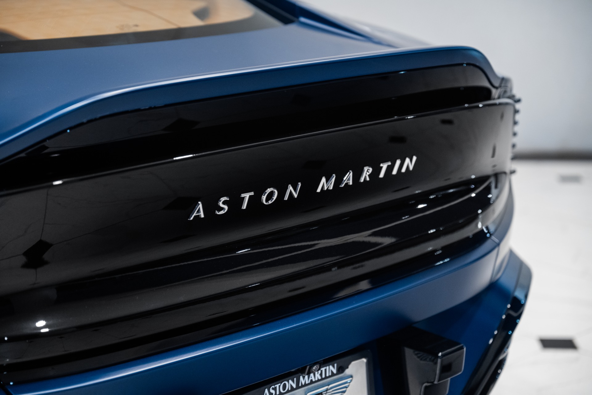 2025 Aston Martin Vanquish Base - Photo 8