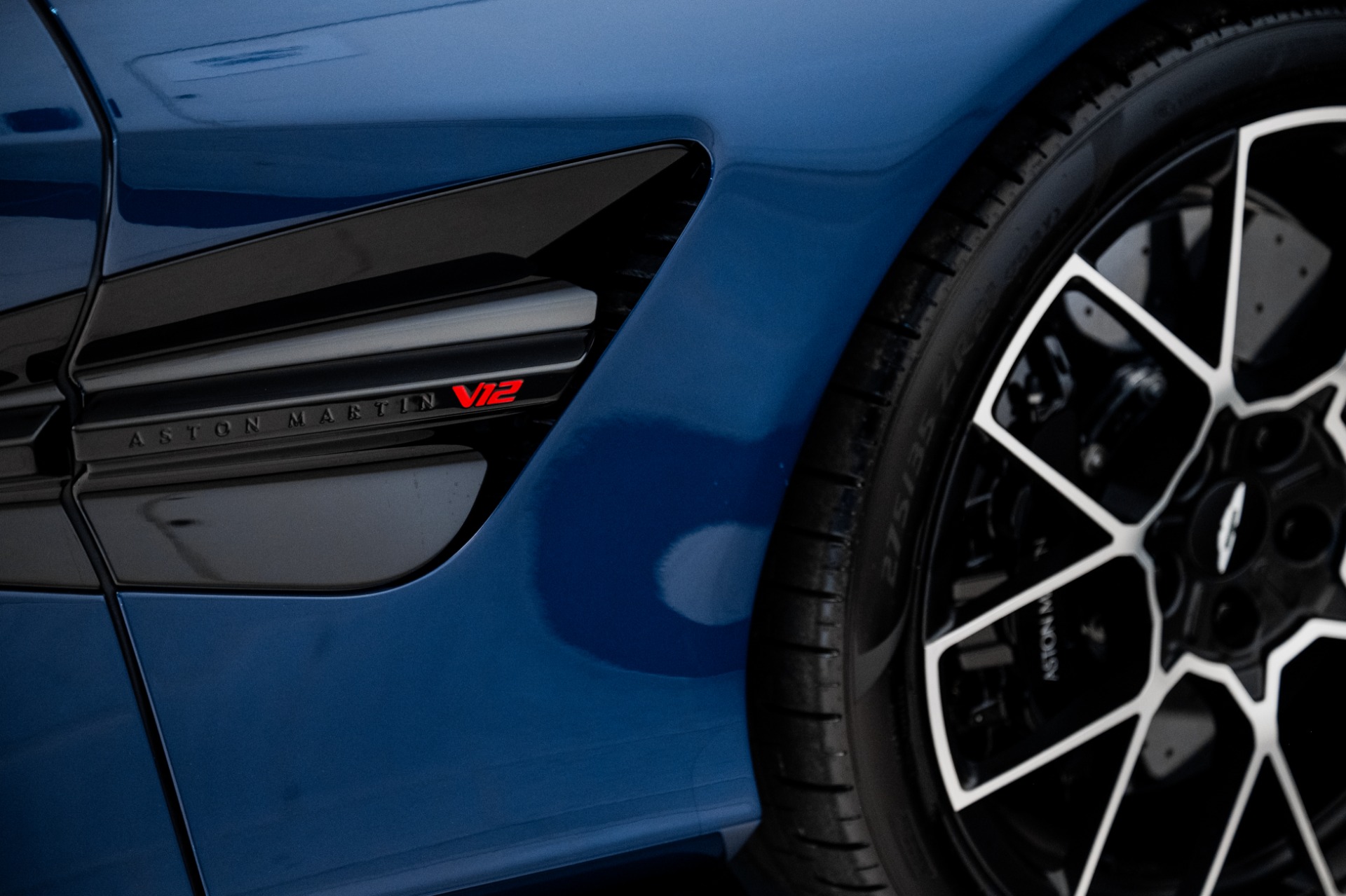 2025 Aston Martin Vanquish Base - Photo 9