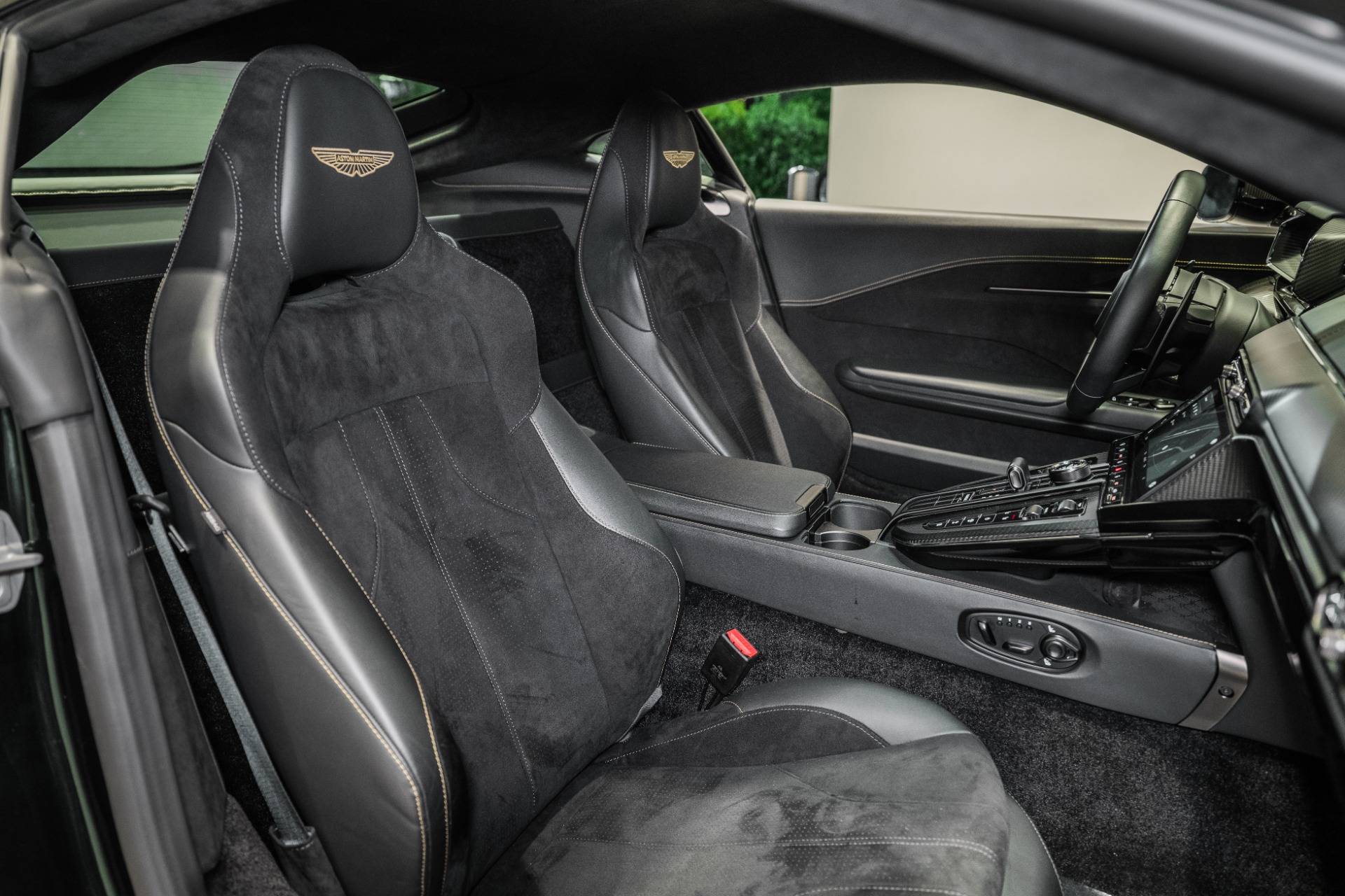 2025 Aston Martin Vantage Base - Photo 16