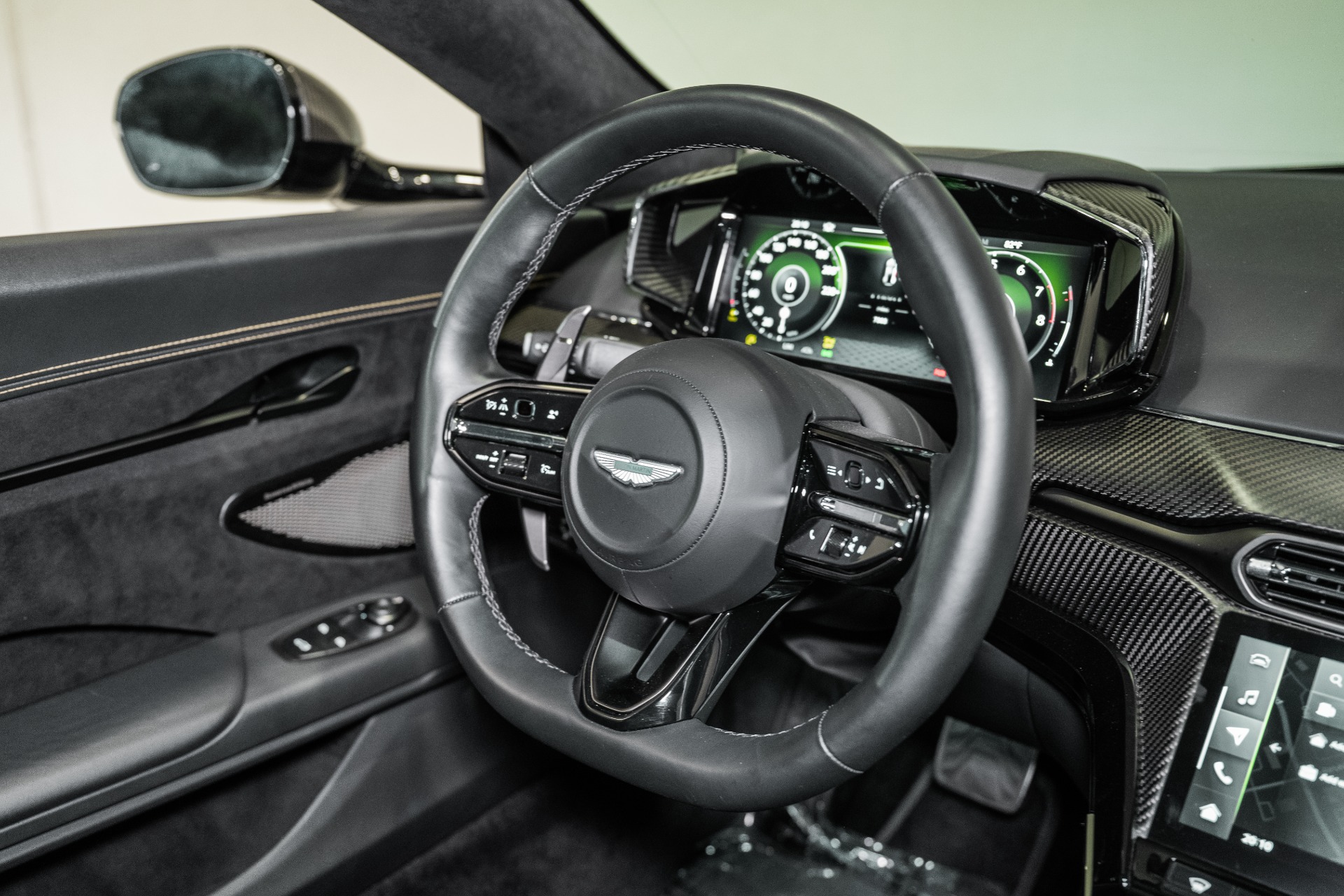 2025 Aston Martin Vantage Base - Photo 19