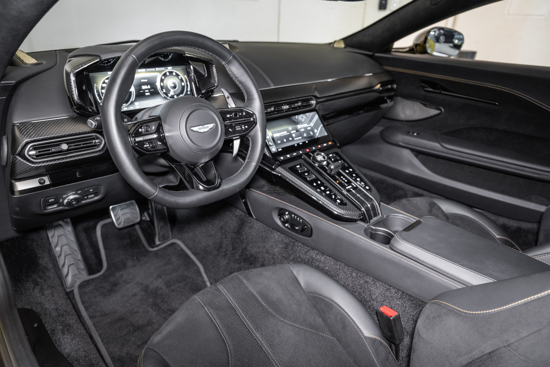 2025 Aston Martin Vantage AM6 photo 3