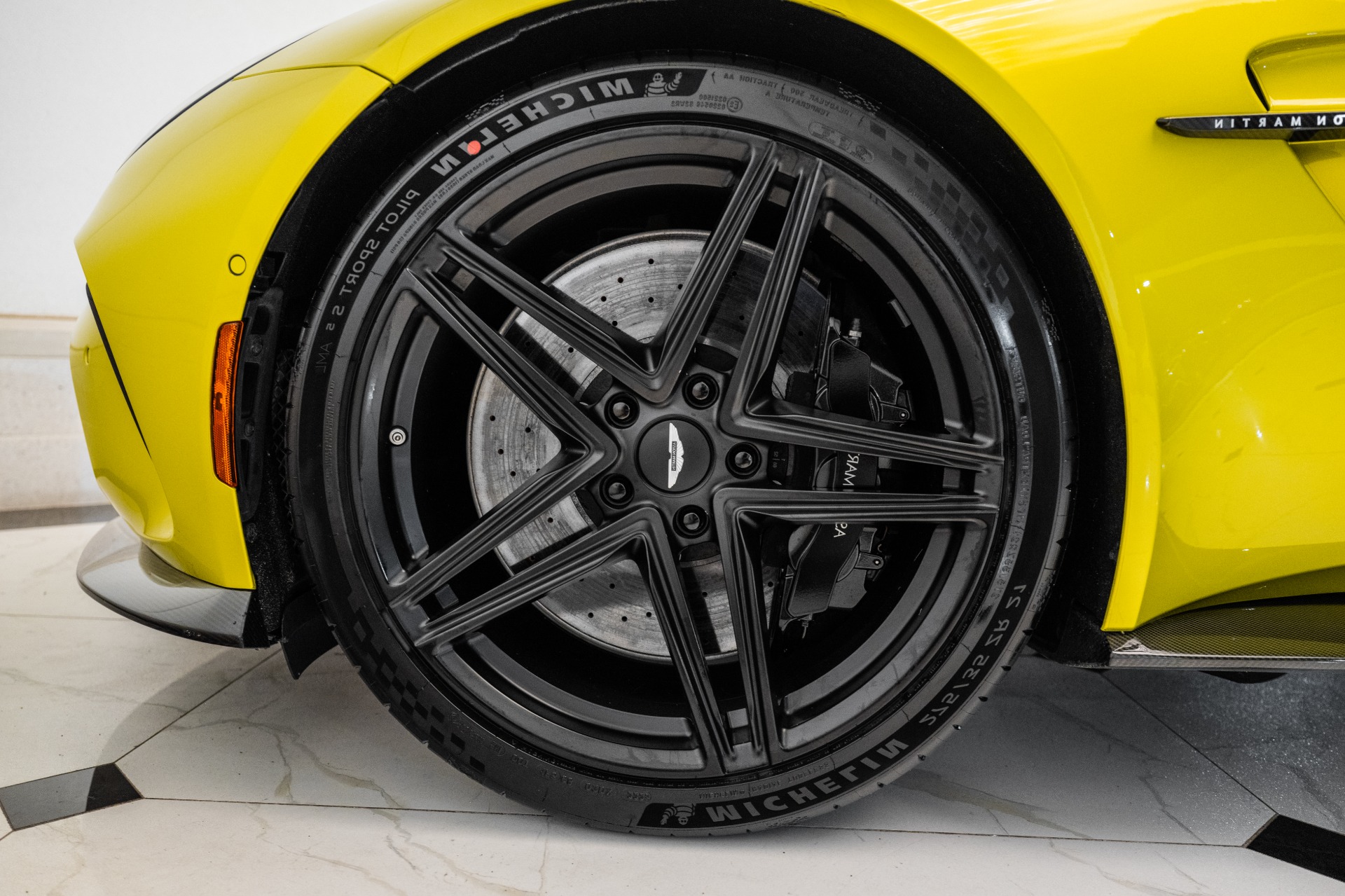 2025 Aston Martin Vantage AM6 photo 4