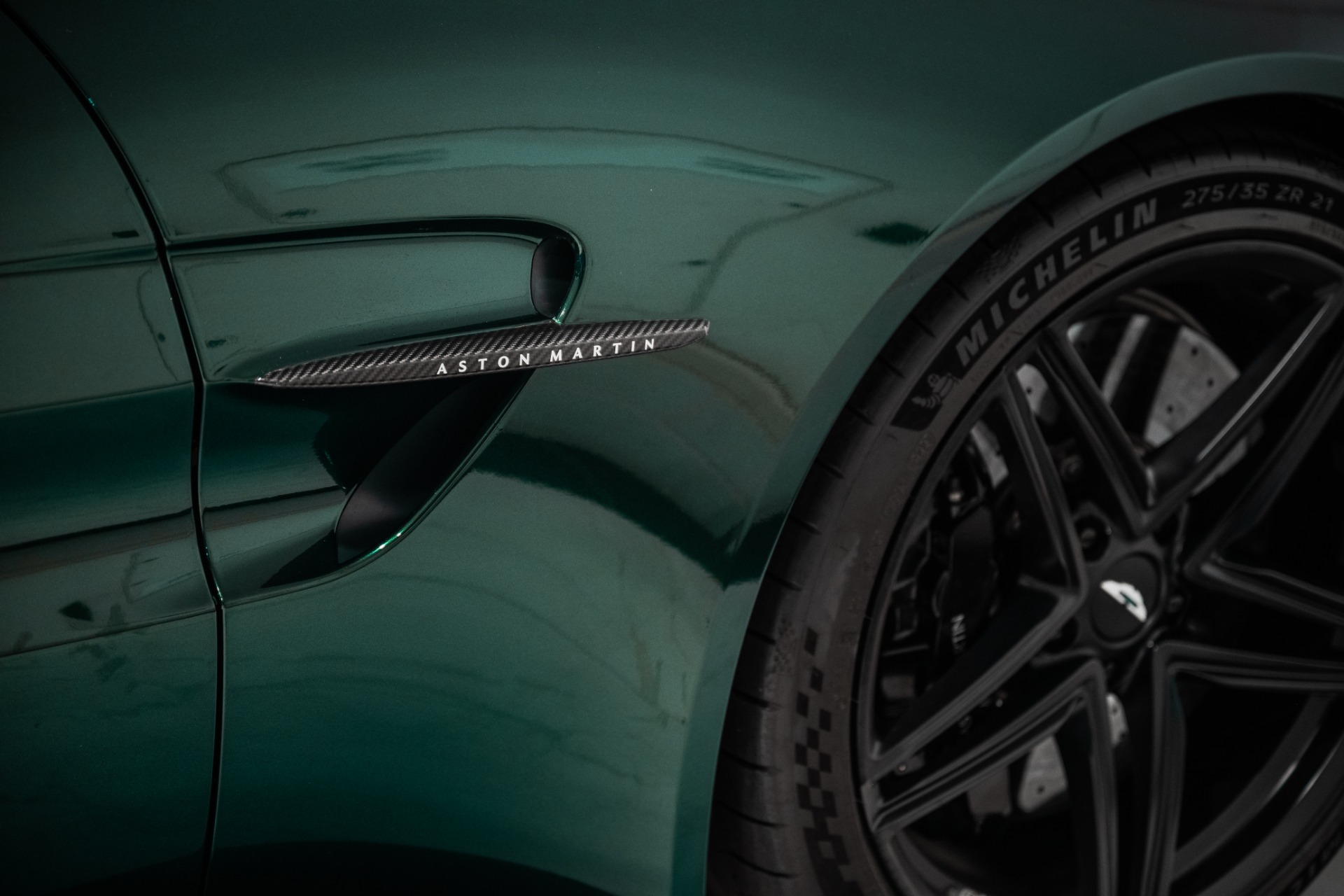 2025 Aston Martin Vantage Base - Photo 9