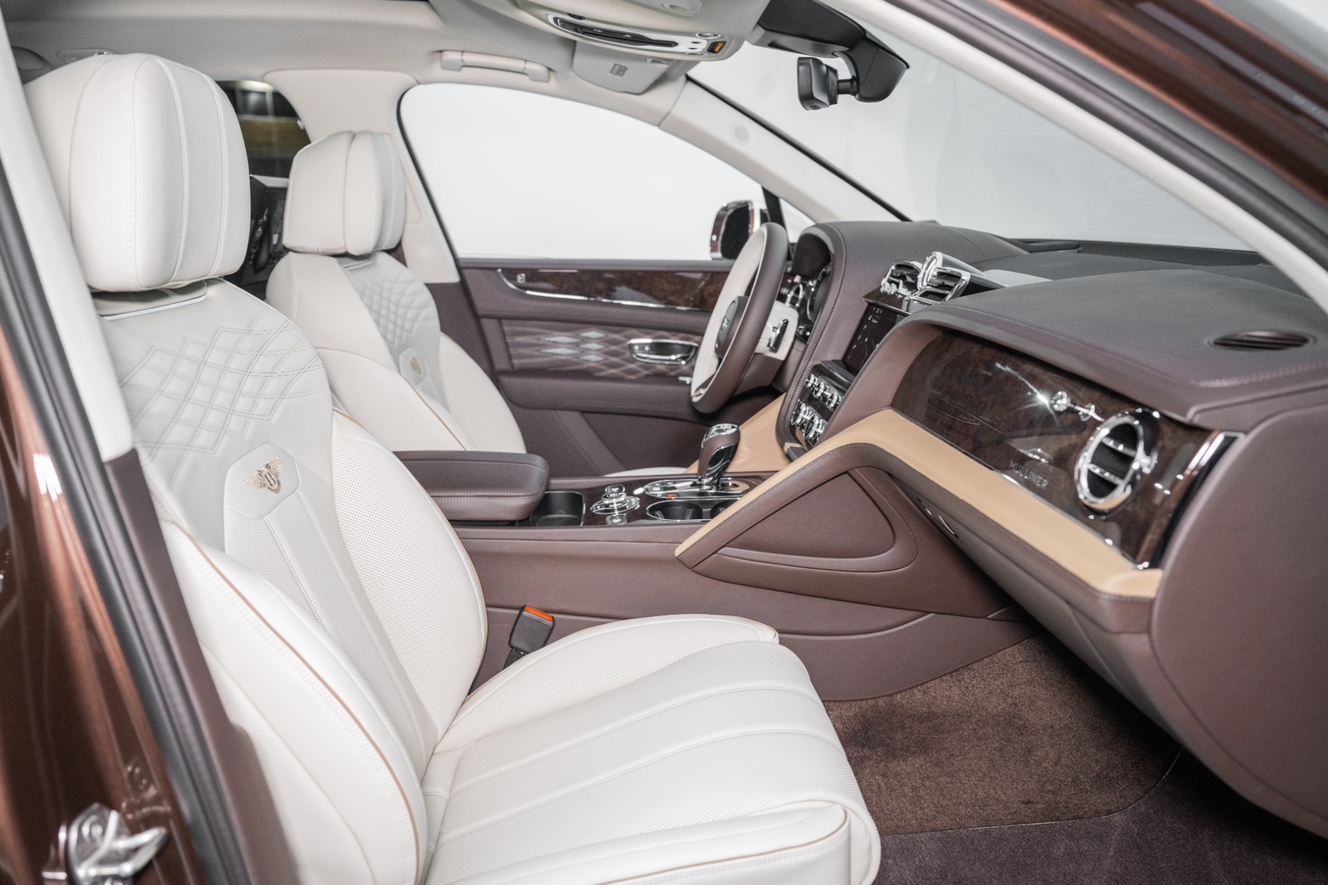 2025 Bentley Bentayga EWB Mulliner V8 photo 2