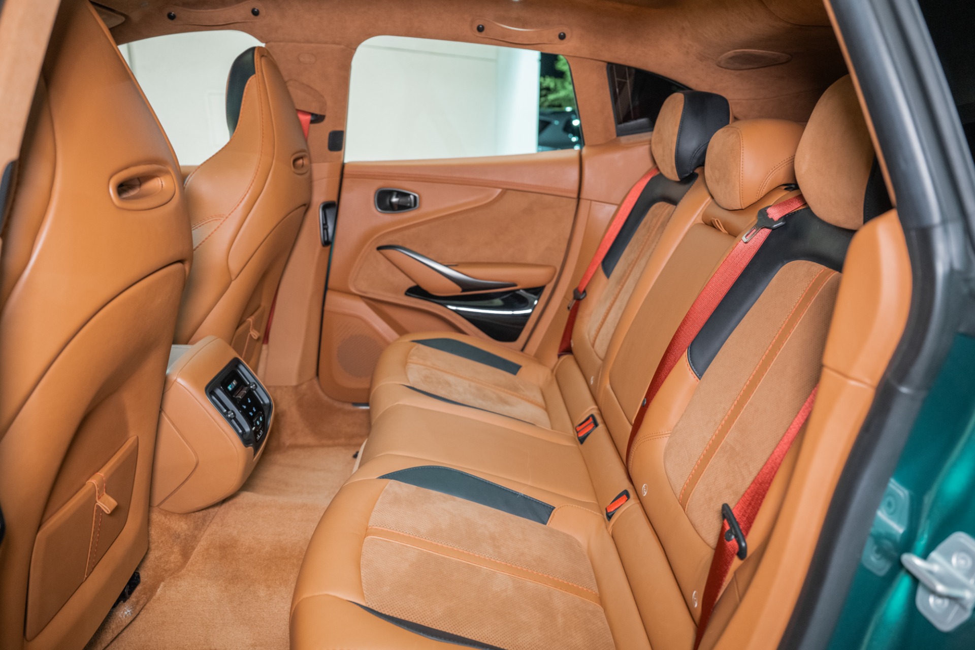 2023 Aston Martin DBX 707 - Photo 13