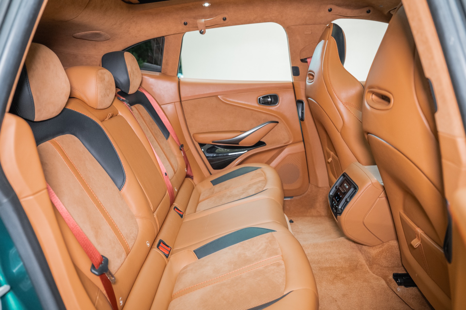 2023 Aston Martin DBX 707 - Photo 16