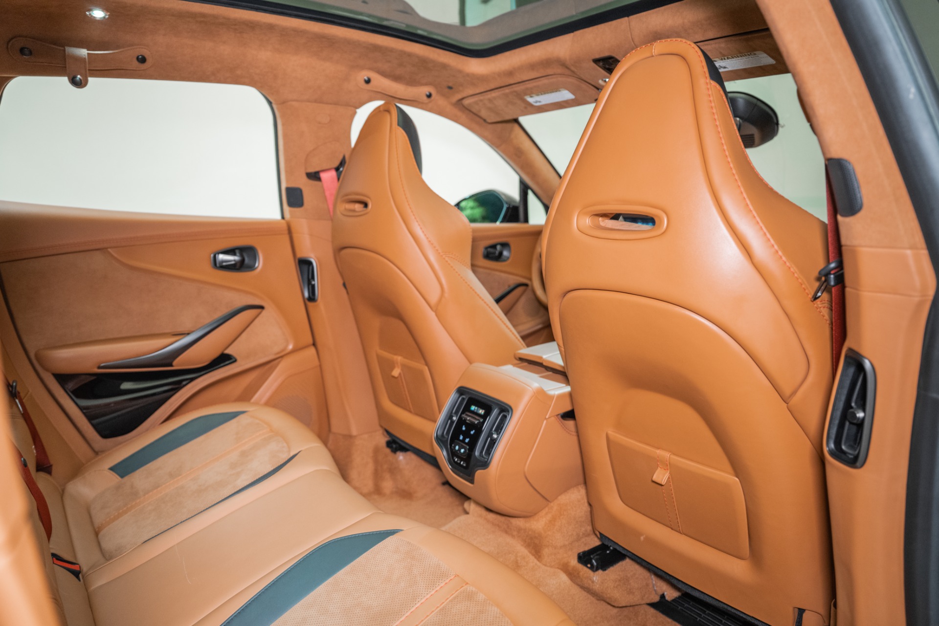 2023 Aston Martin DBX 707 - Photo 17