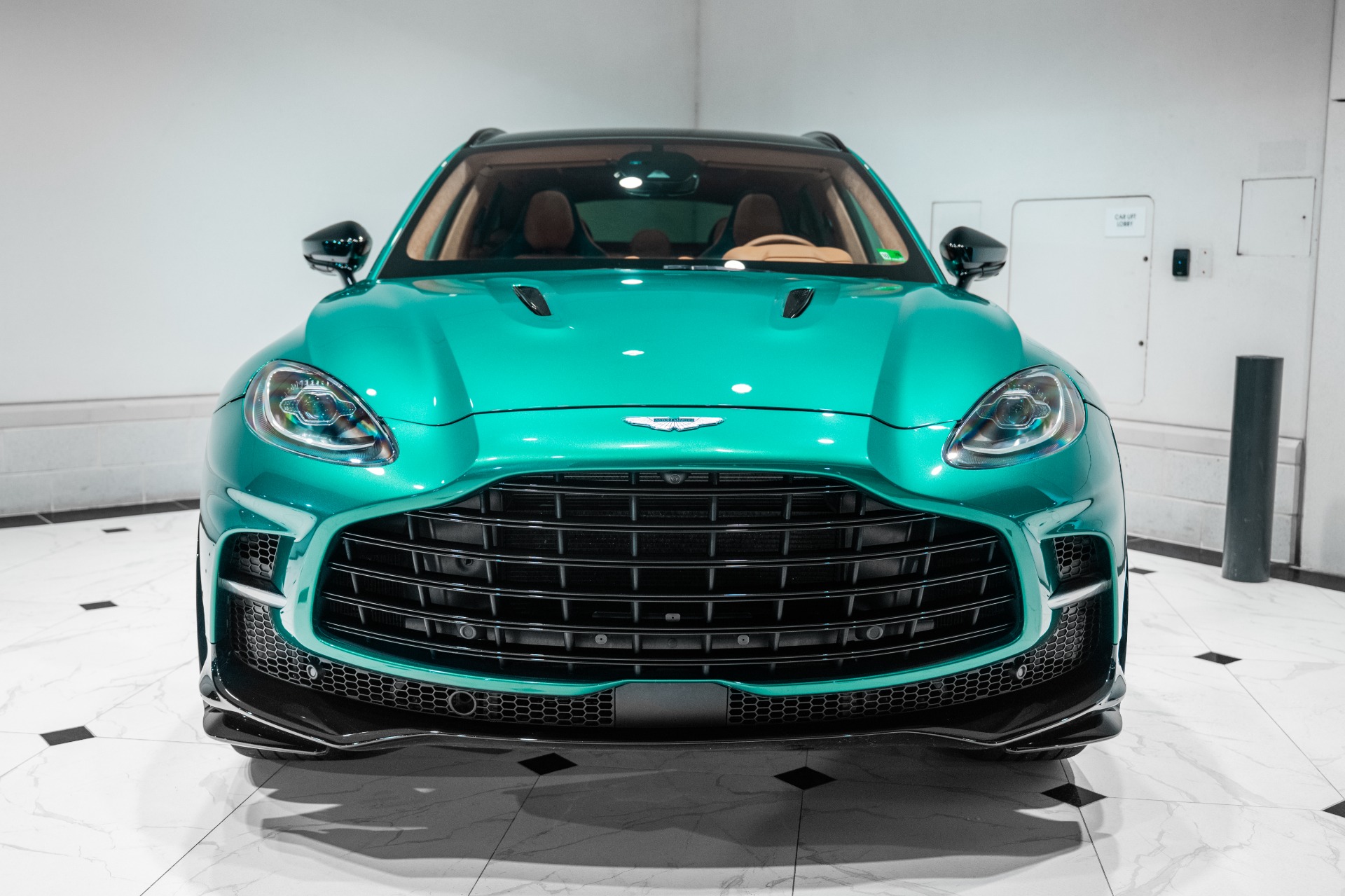 2023 Aston Martin DBX 707 - Photo 7
