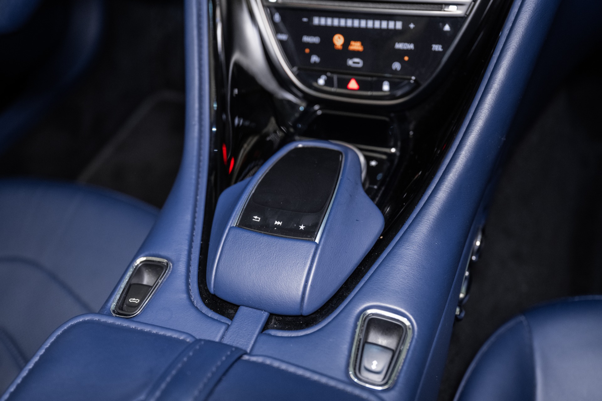 2020 Aston Martin DBS AM7 photo 33