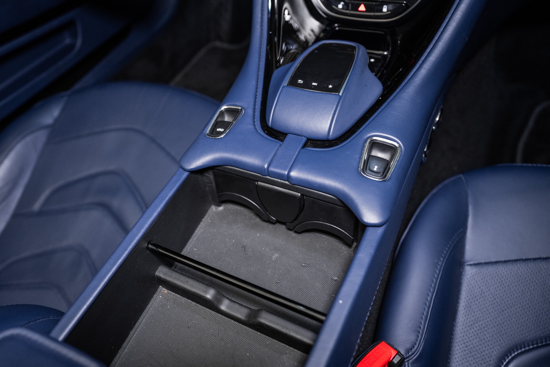 2020 Aston Martin DBS AM7 photo 35