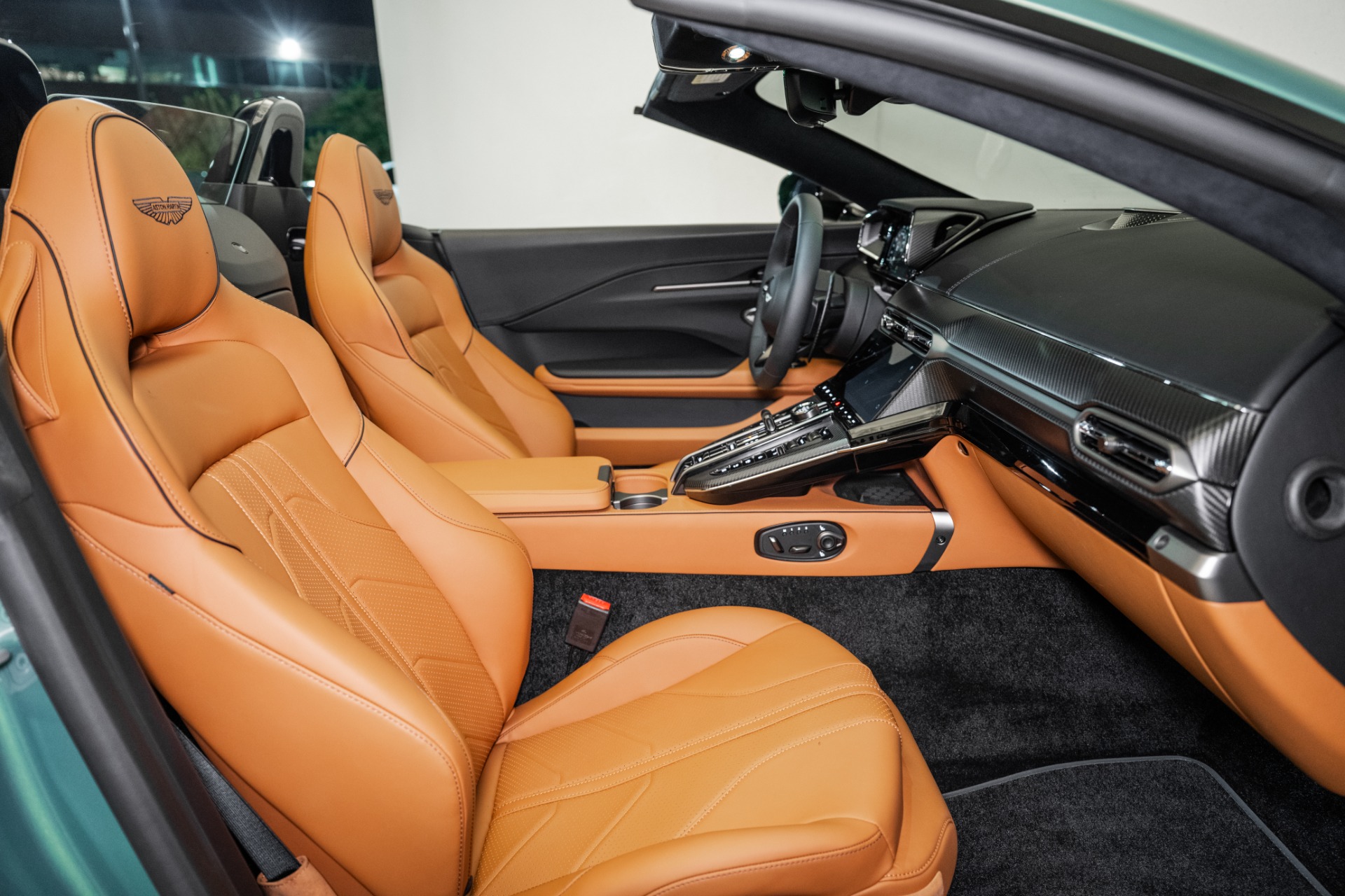2026 Aston Martin Vantage Roadster photo 12