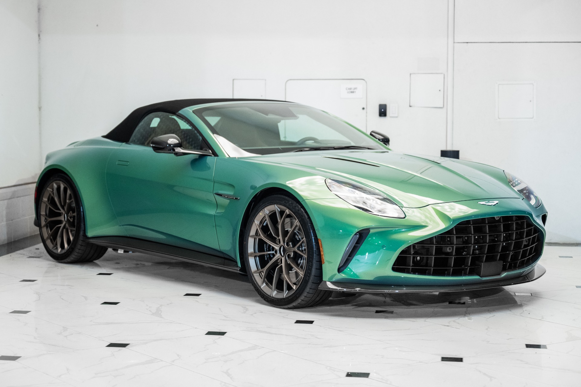 2026 Aston Martin Vantage Roadster photo 34