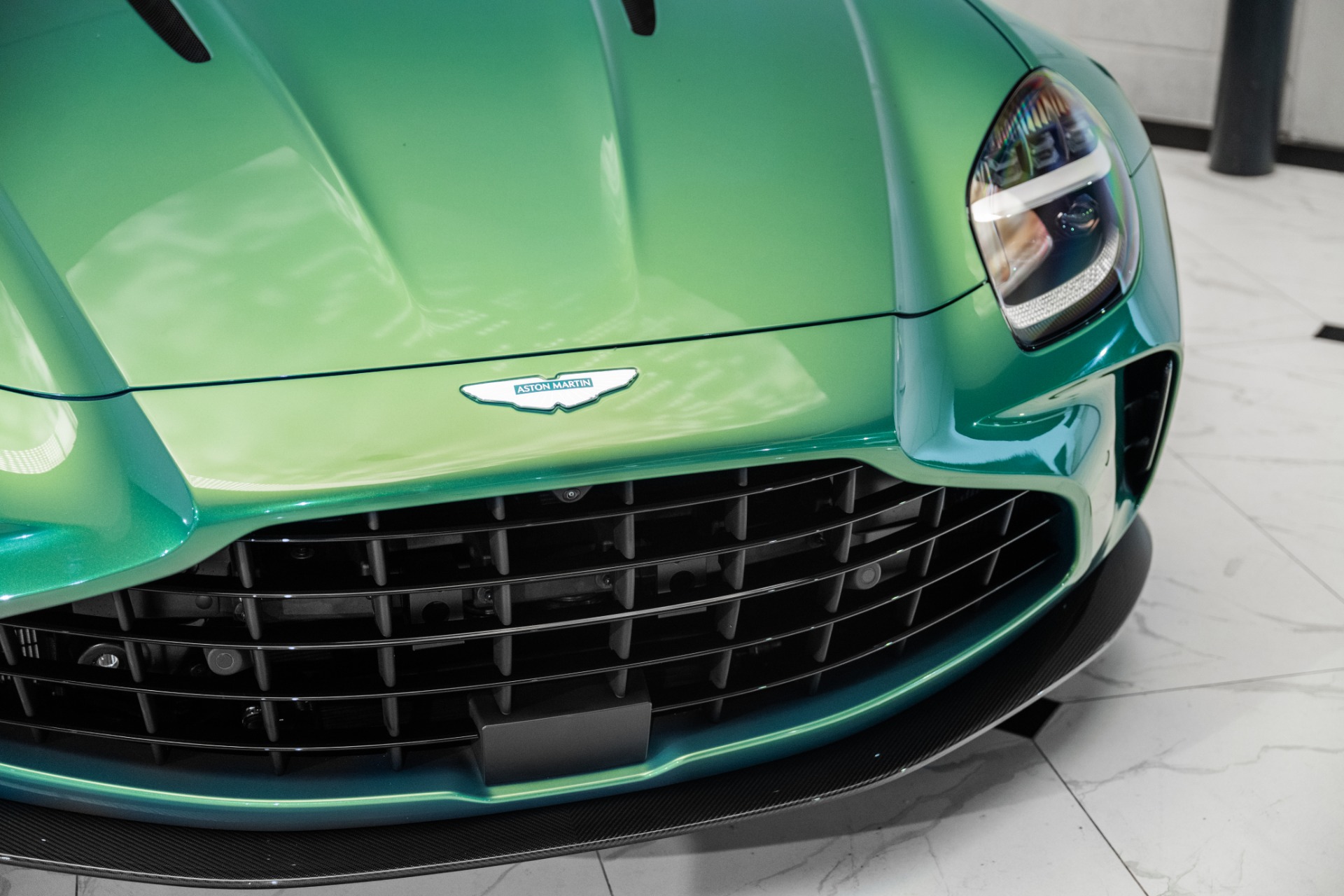 2026 Aston Martin Vantage Roadster photo 39