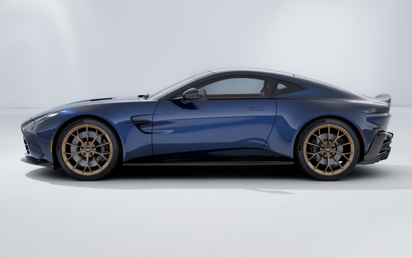 2026 Aston Martin Vantage S photo 2