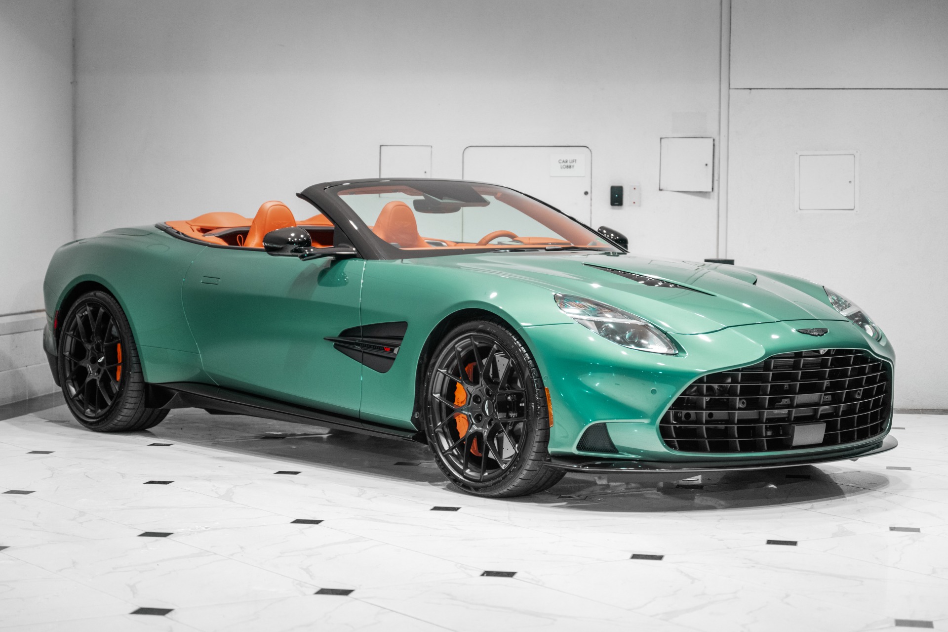 2026 Aston Martin Vanquish Volante's photo