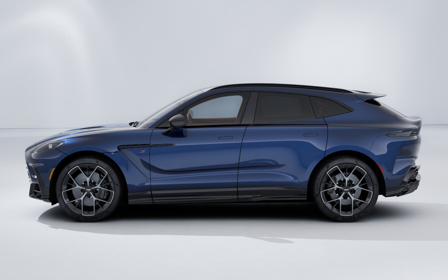 2026 Aston Martin DBX photo 3