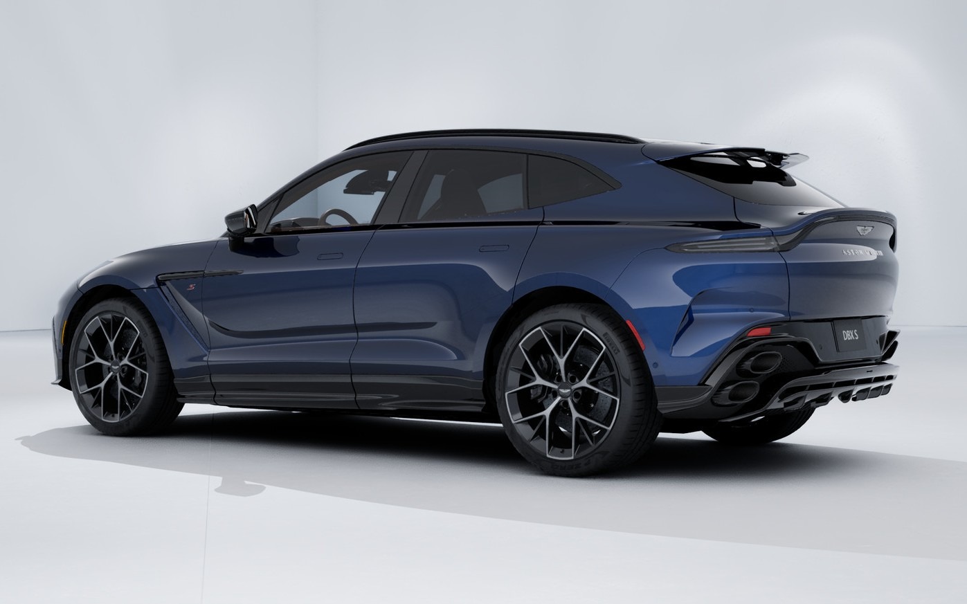 2026 Aston Martin DBX photo 4