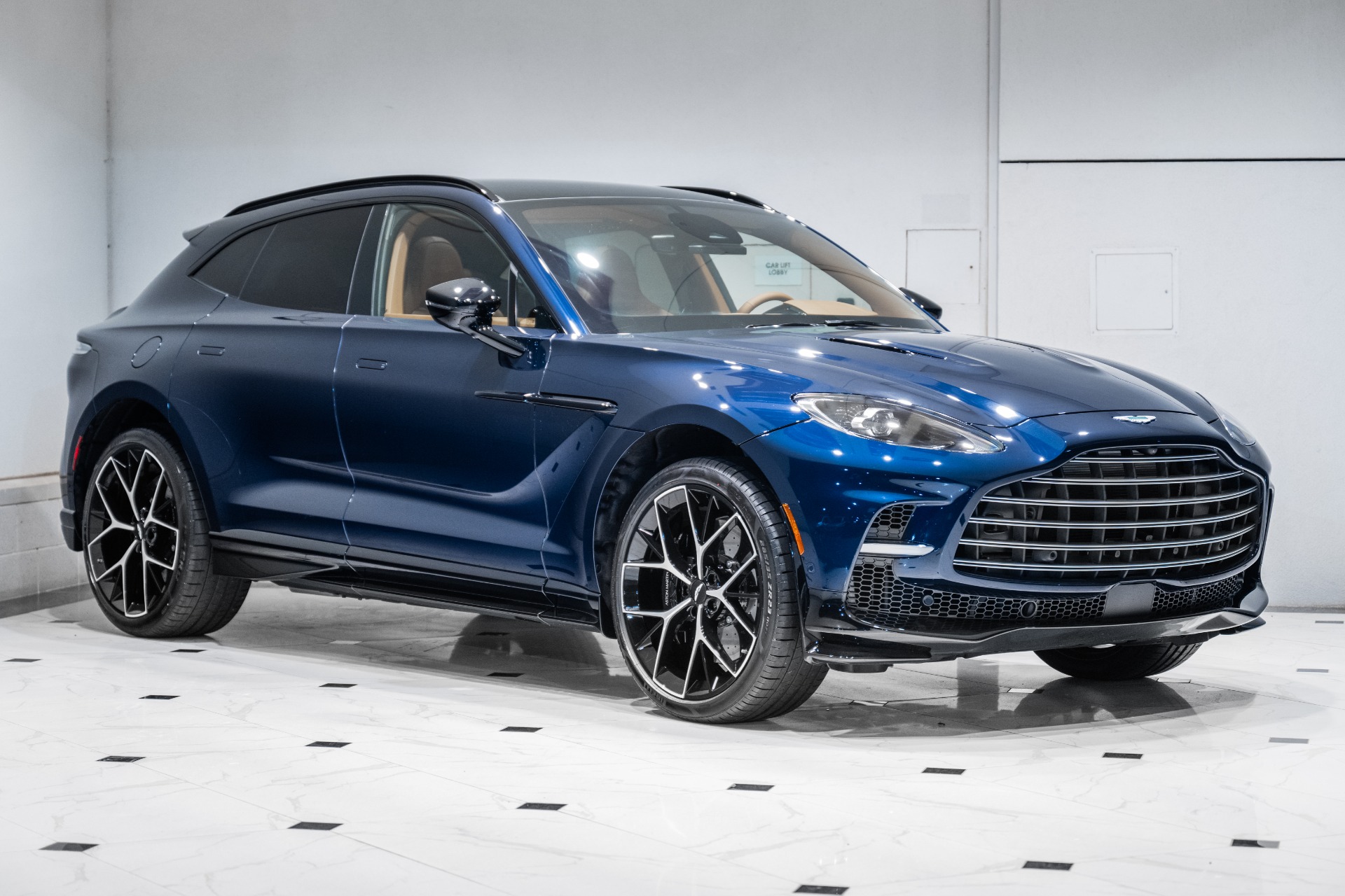 2026 Aston Martin DBX 4.0 V8 707 AWD's photo
