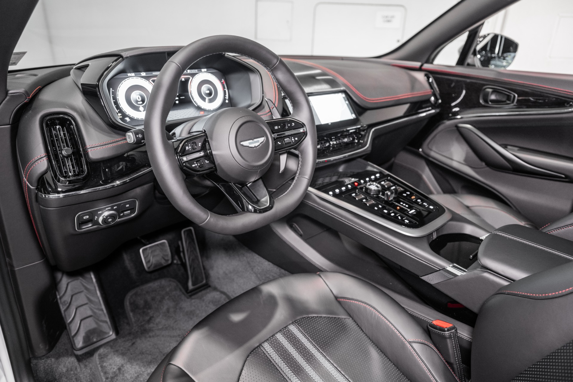 2026 Aston Martin DBX 707