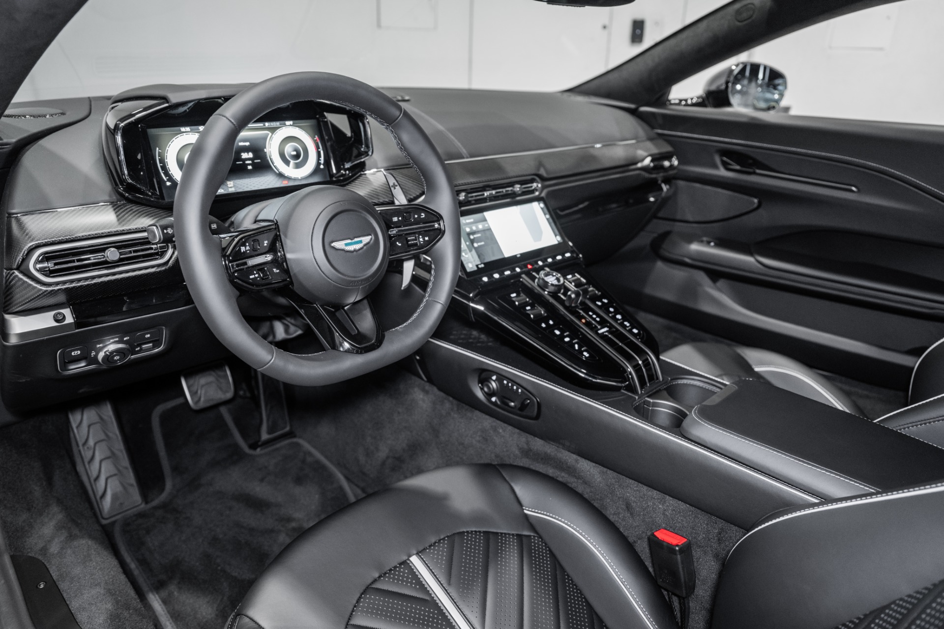 2026 Aston Martin Vantage Base