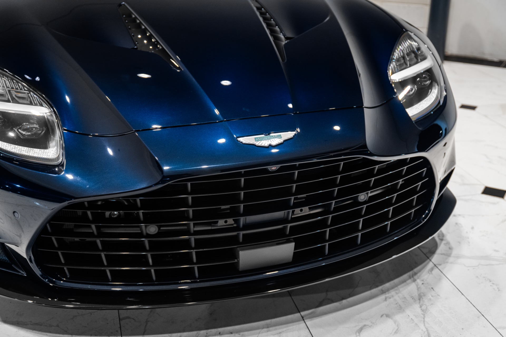 New 2026 Aston Martin Vanquish Volante Thrillseeker Edition (1 of