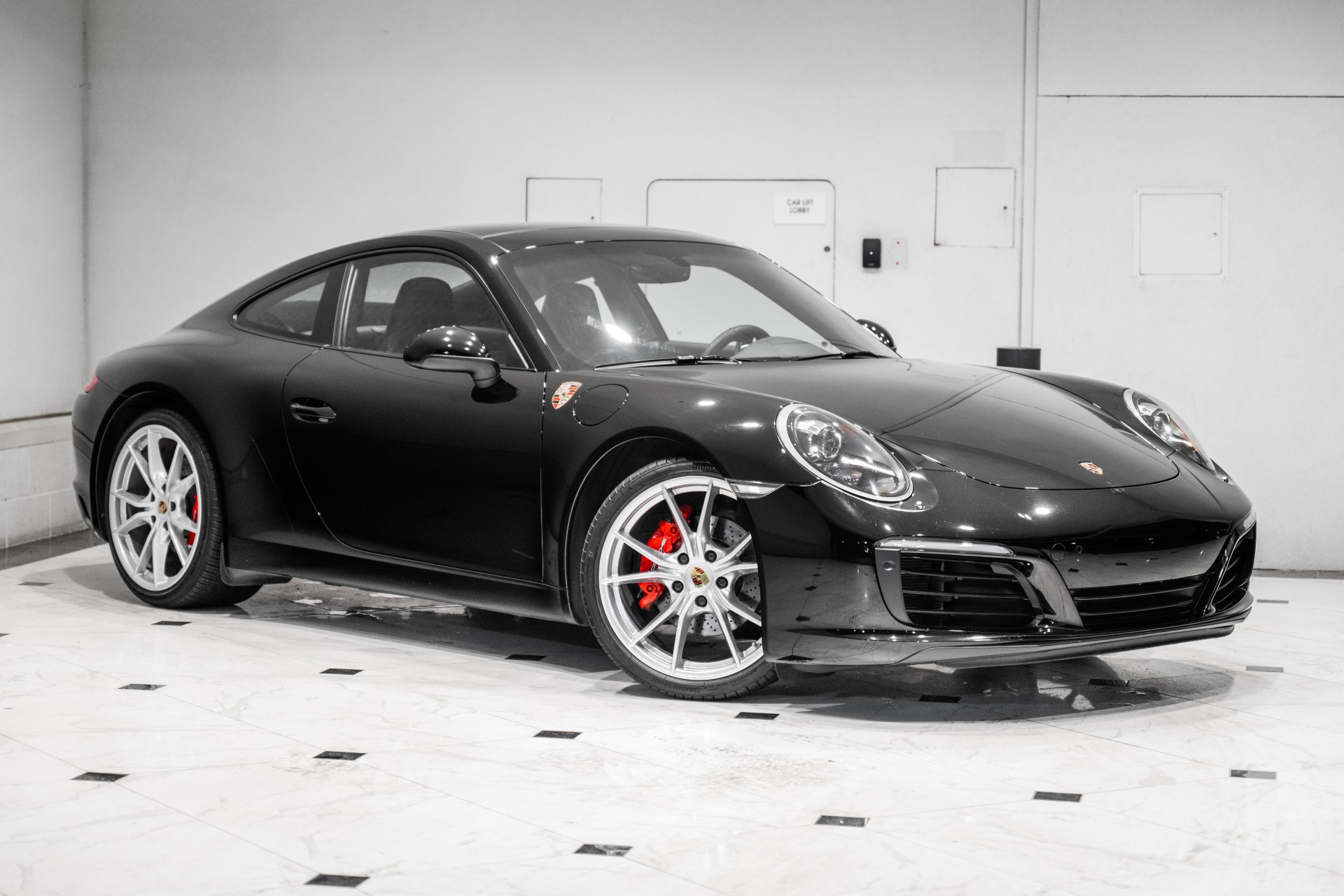 2017 Porsche 911 Carrera 4 Coupe's photo