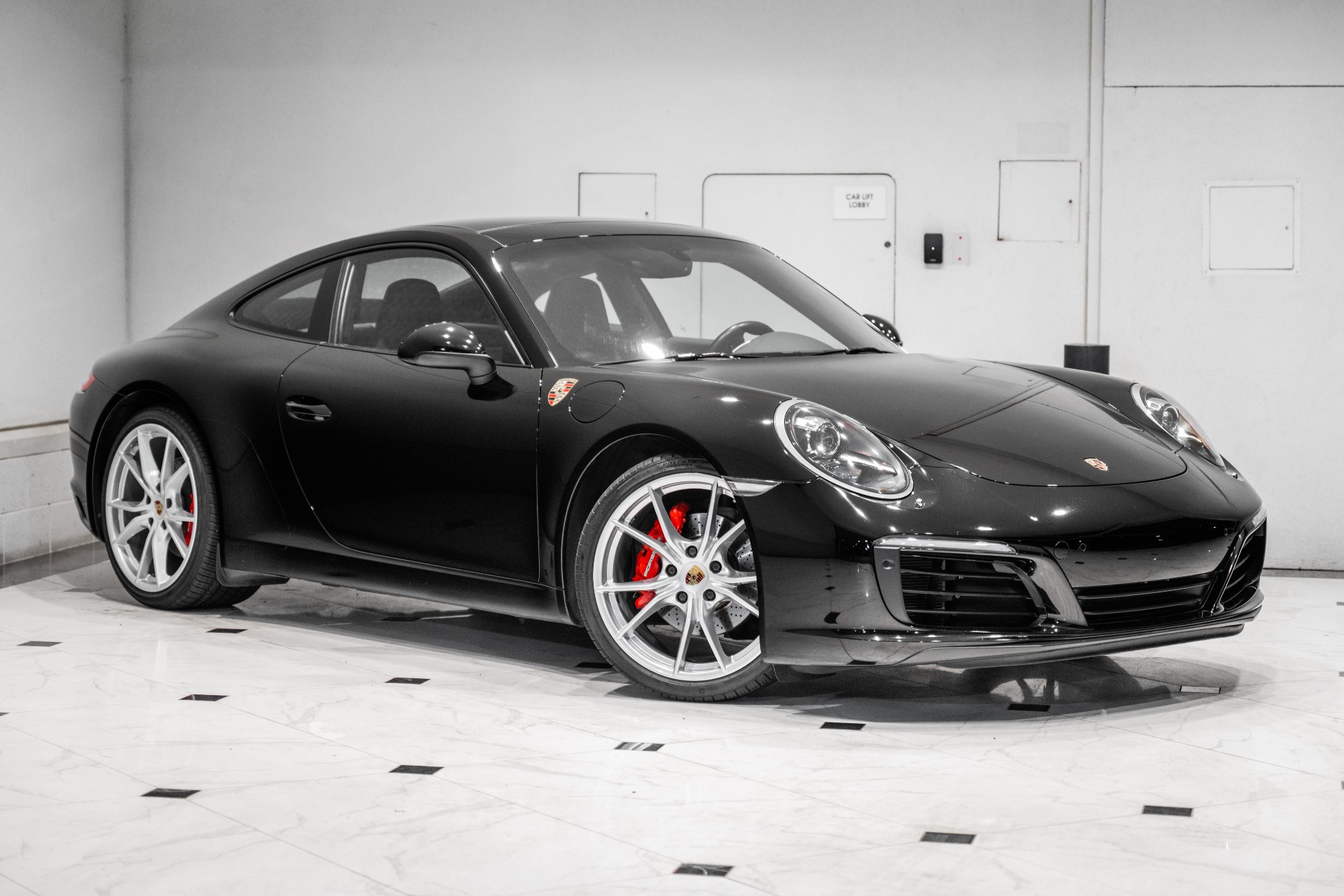 2017 Porsche 911 Carrera 4 Coupe's photo