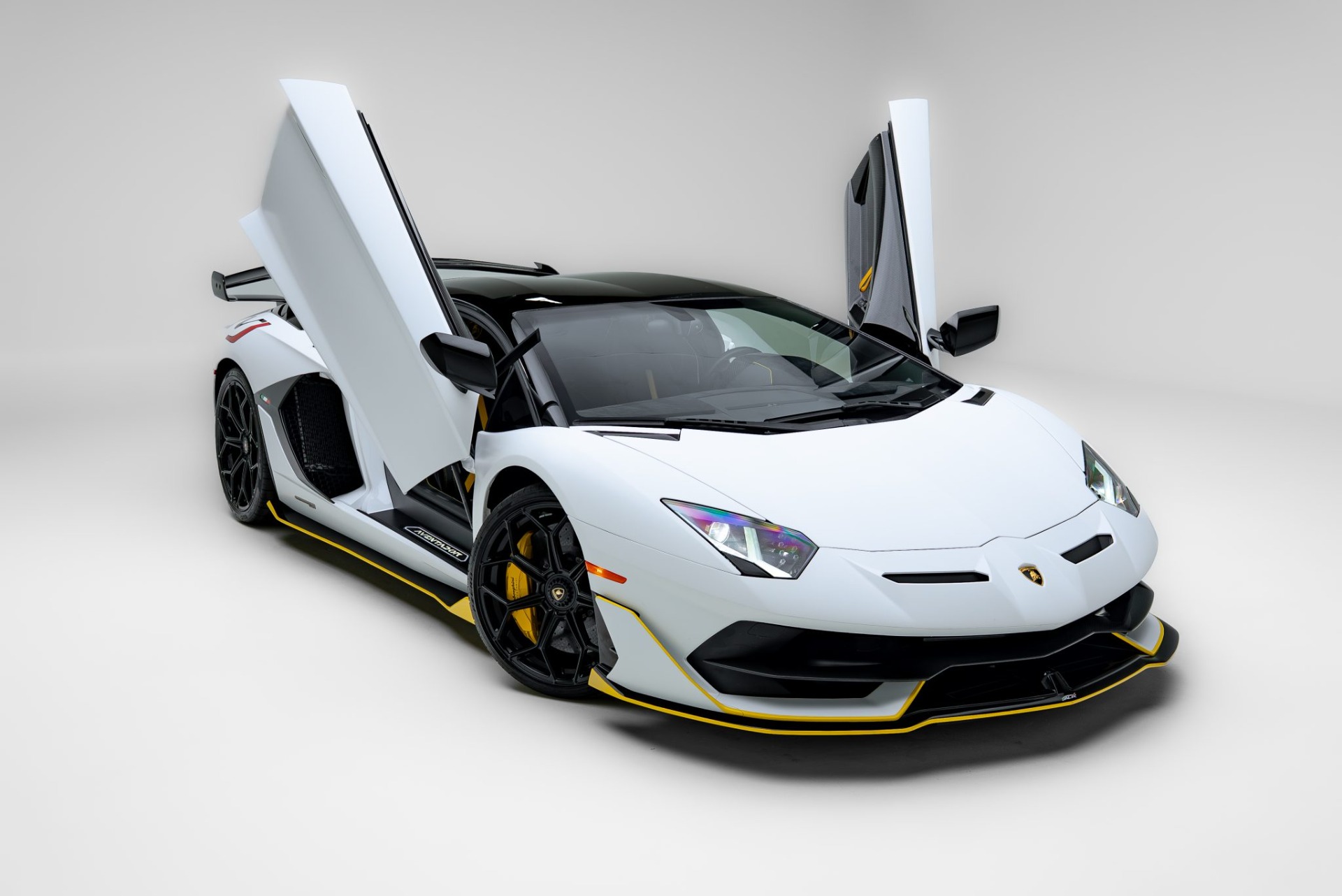 2021 Lamborghini Aventador SVJ Coupe's photo