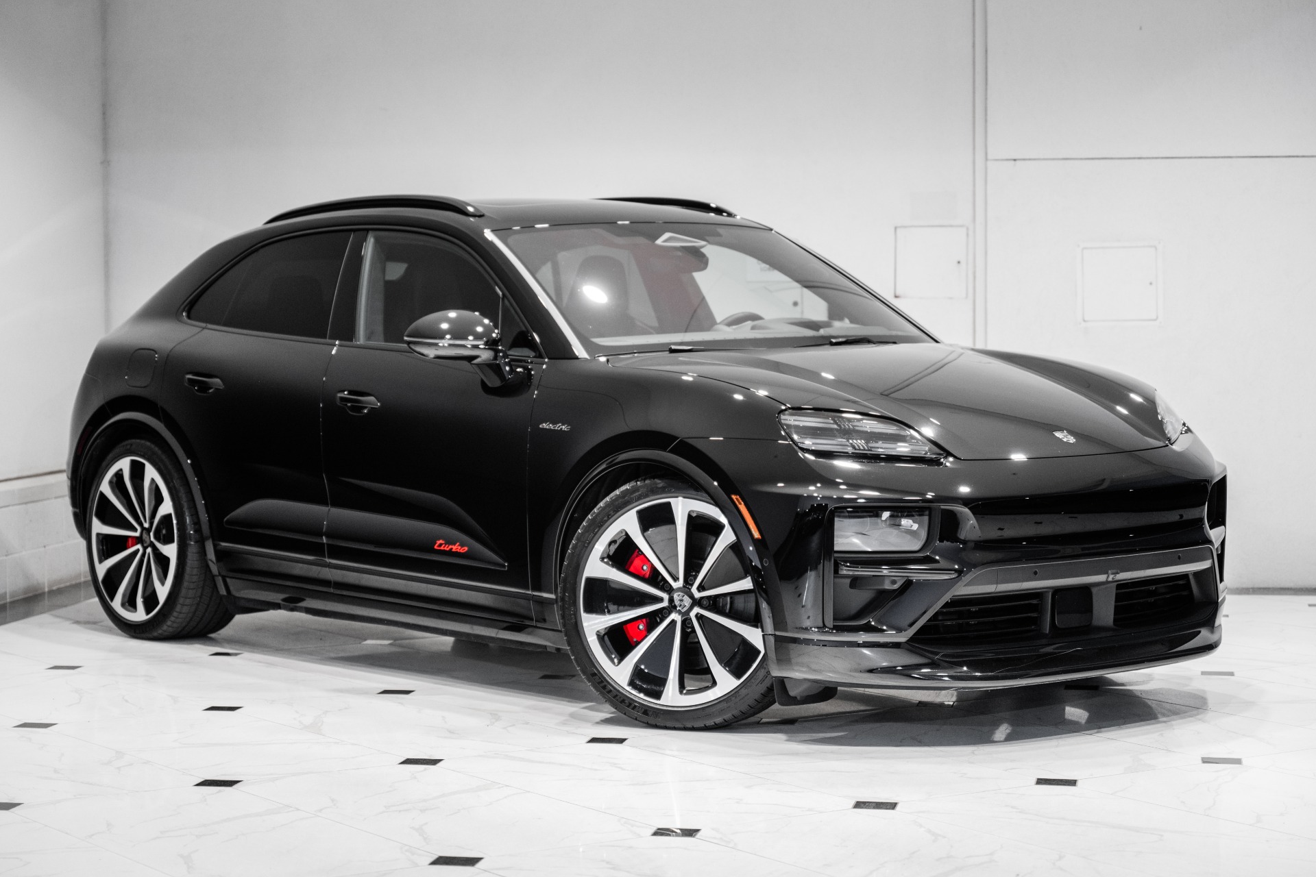 2025 Porsche Macan Macan Turbo Electric's photo